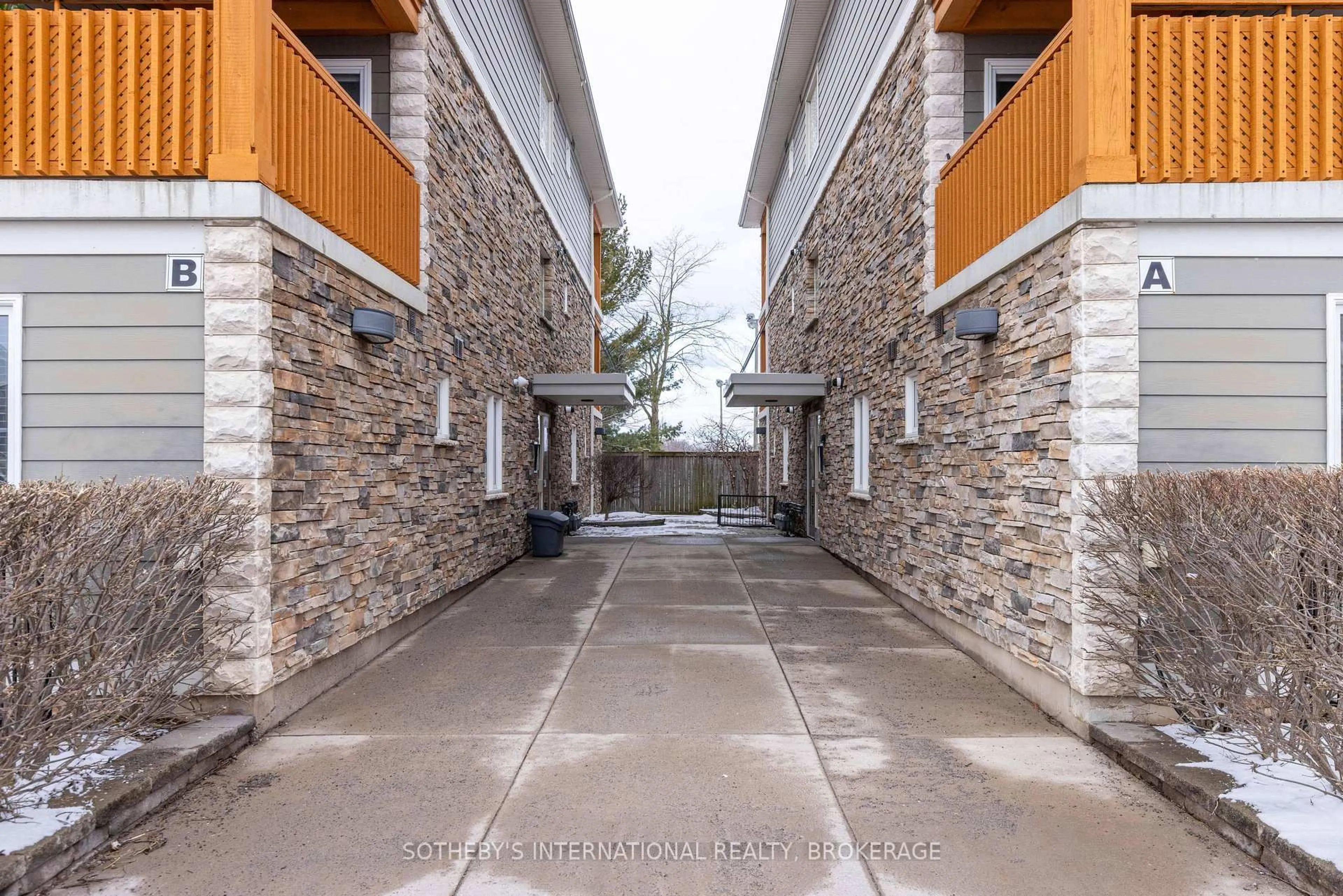 Patio, street for 678 Line 2 Rd #205, Niagara-on-the-Lake Ontario L0S 1T0