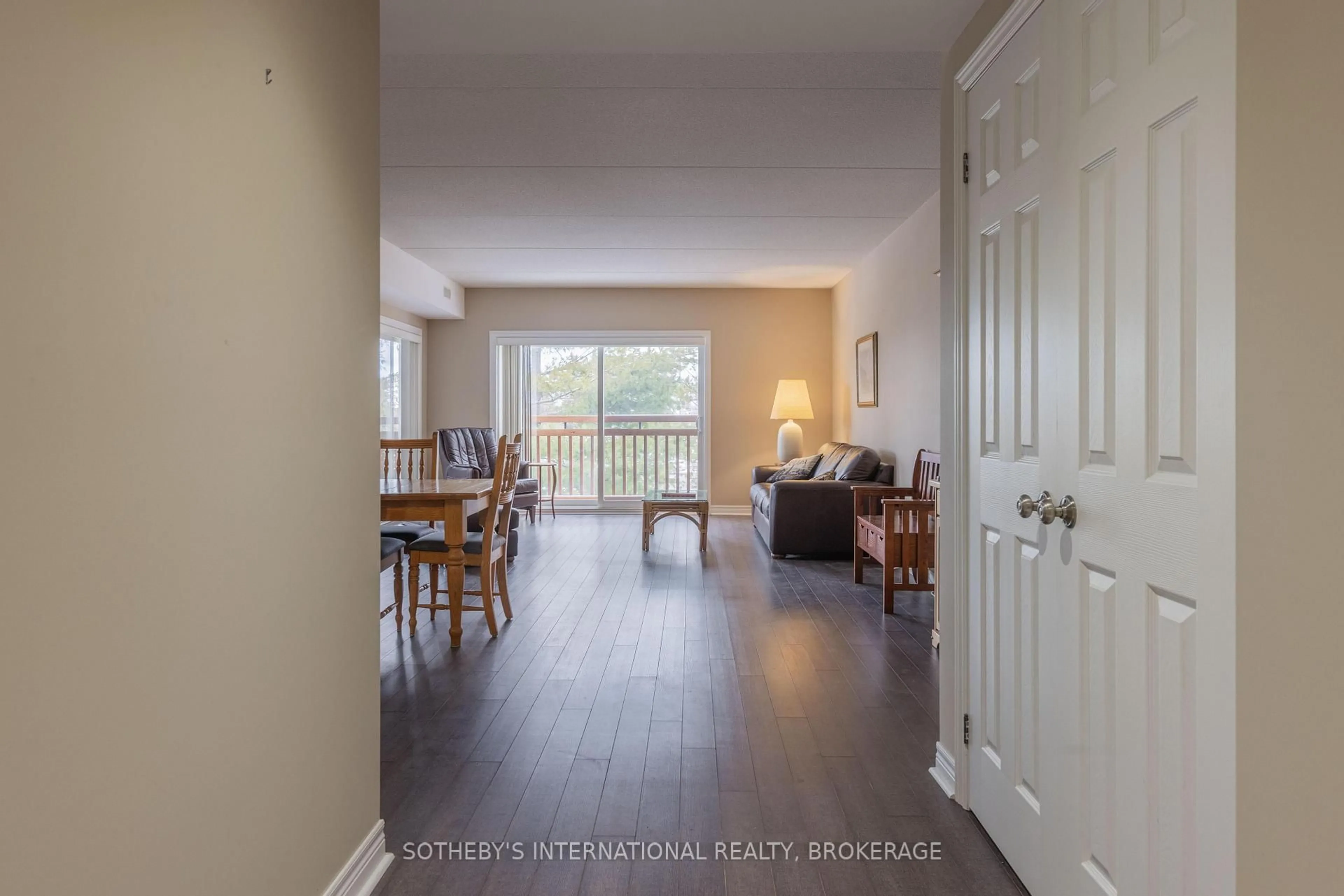 Indoor entryway for 678 Line 2 Rd #205, Niagara-on-the-Lake Ontario L0S 1T0