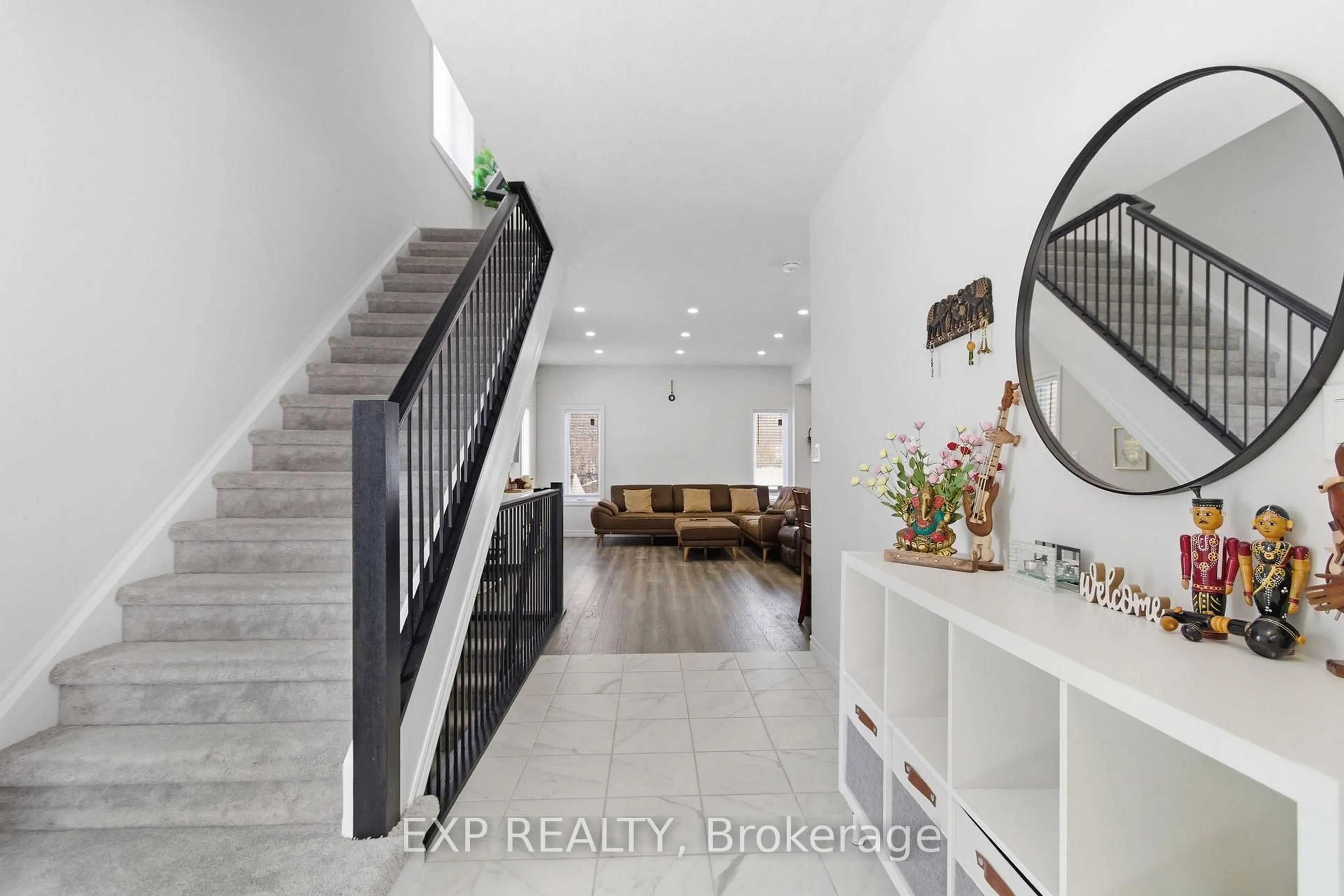 Indoor entryway for 59 Monarch Woods Dr, Kitchener Ontario N2P 0K1