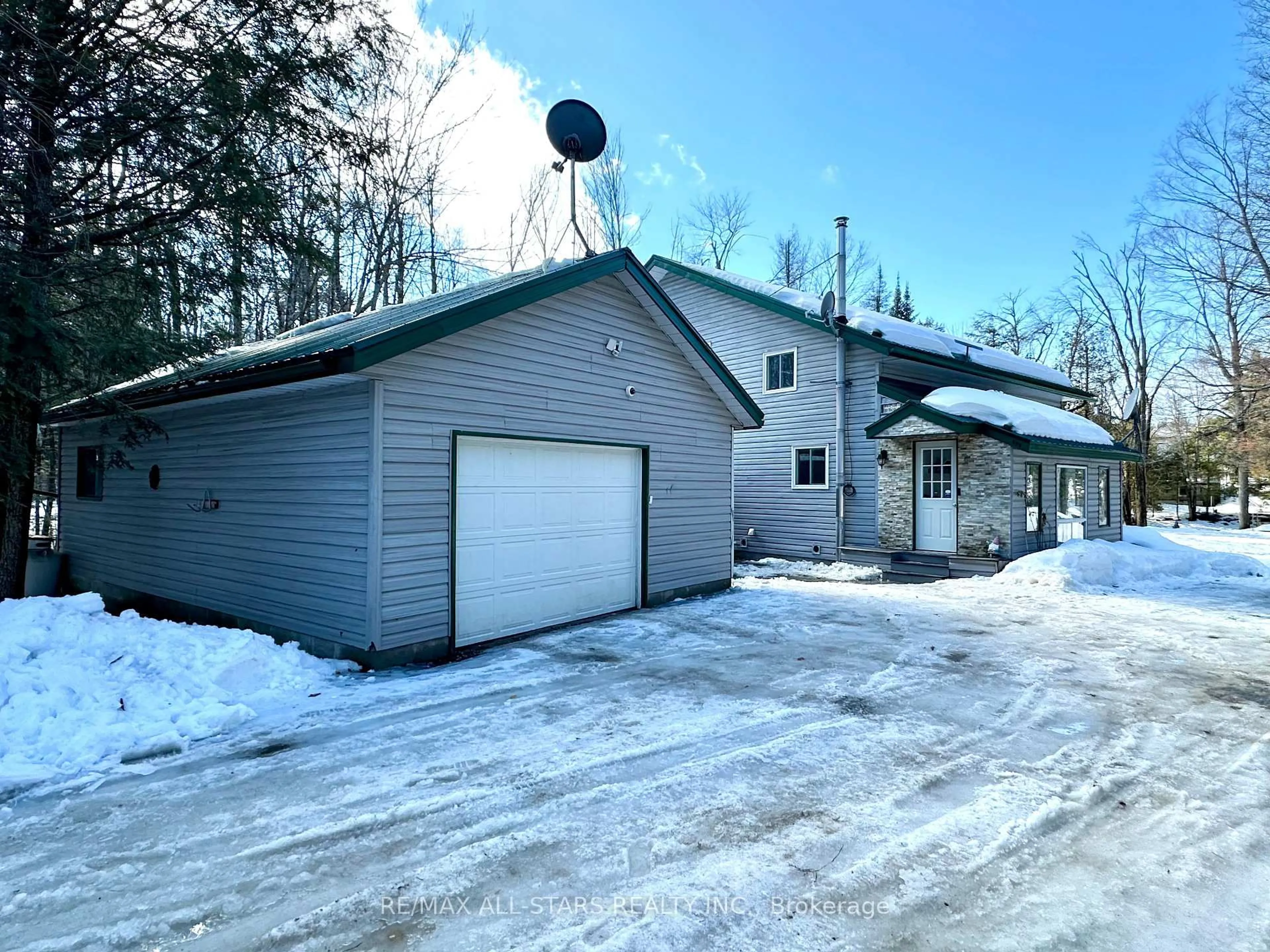 Indoor garage for 398 Edwina Dr, Trent Lakes Ontario K0M 1A0