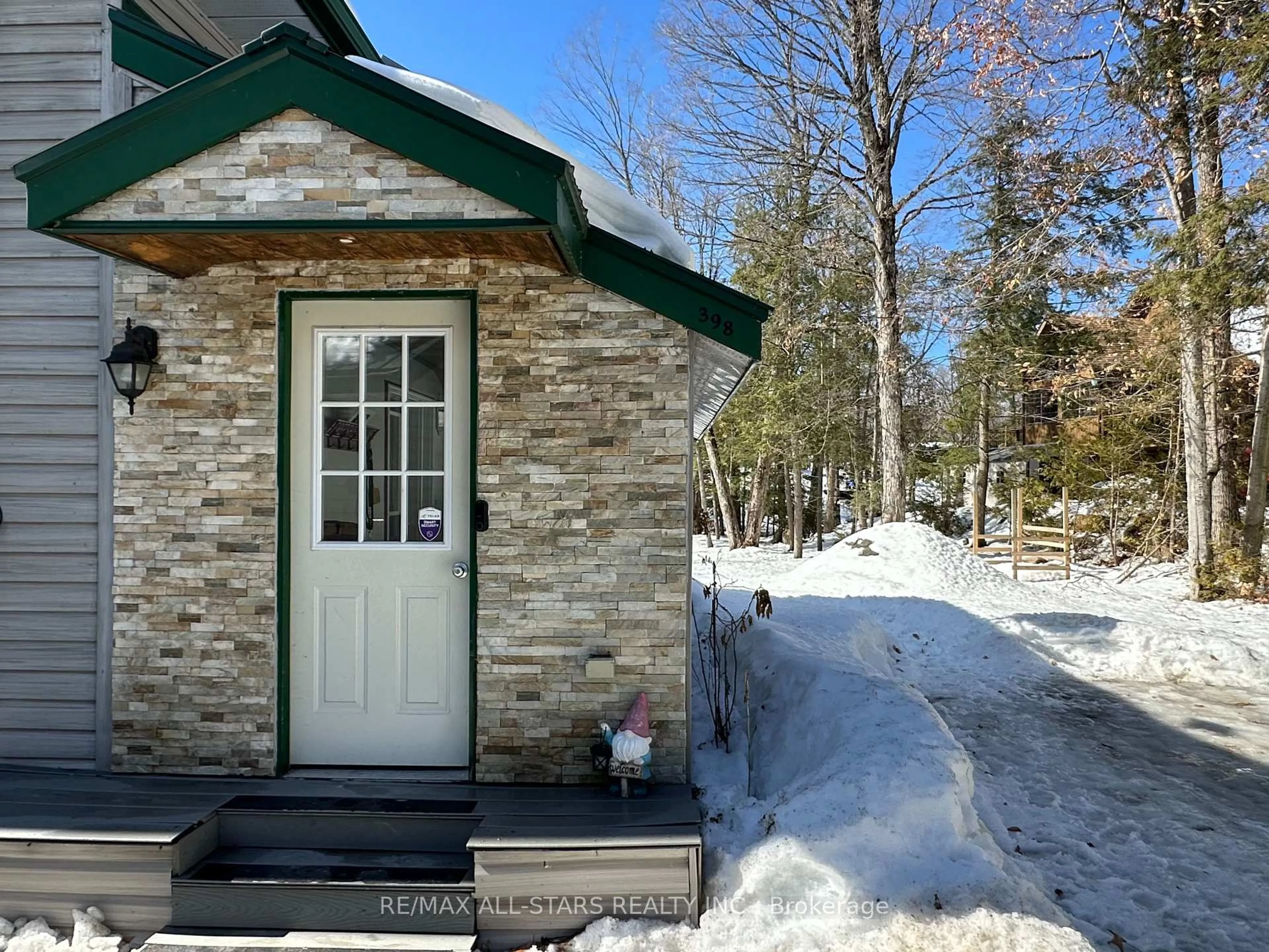 Indoor entryway for 398 Edwina Dr, Trent Lakes Ontario K0M 1A0