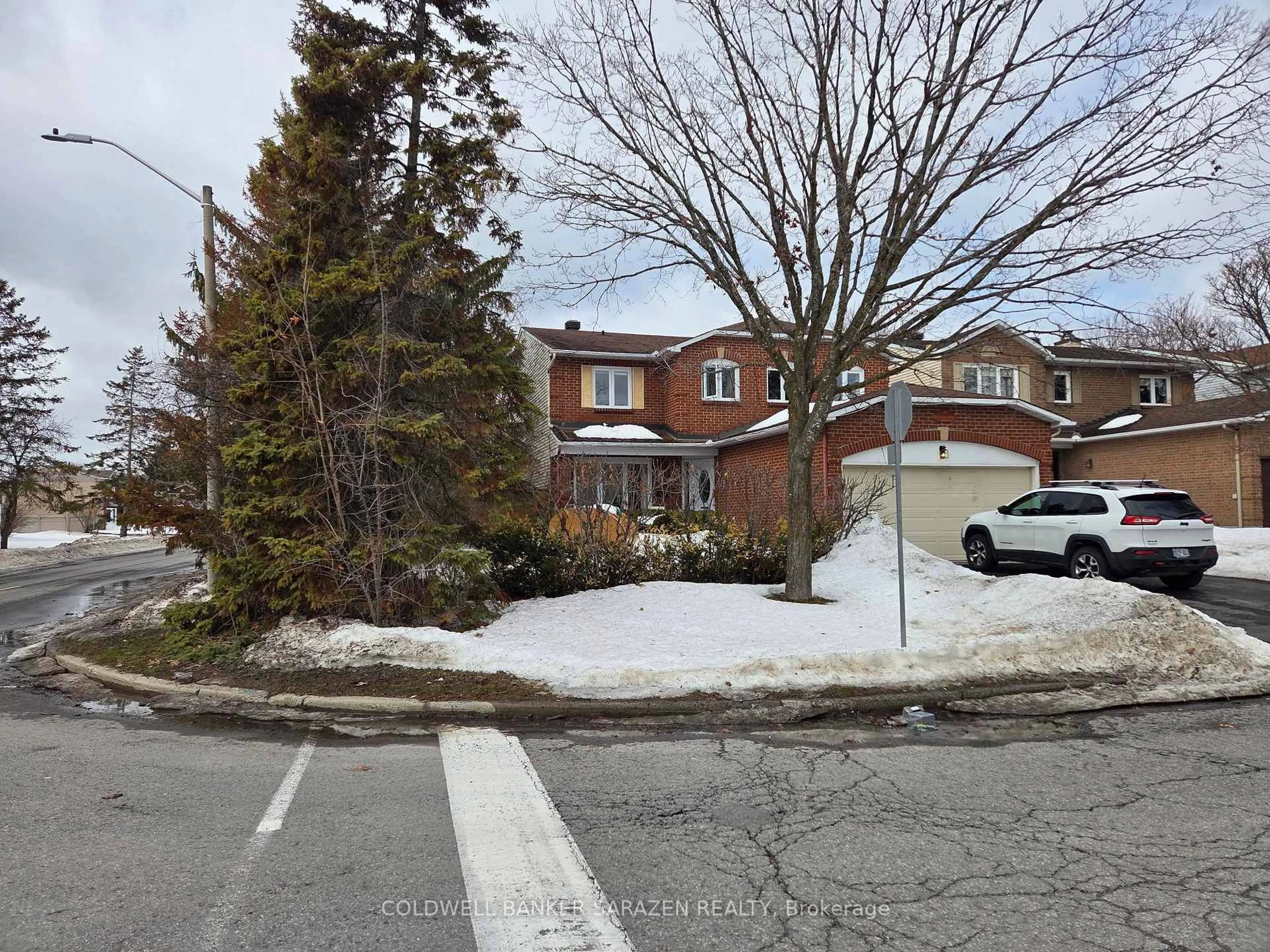A pic from outside/outdoor area/front of a property/back of a property/a pic from drone, street for 31 Dossetter Way, Ottawa Ontario K1G 4S3