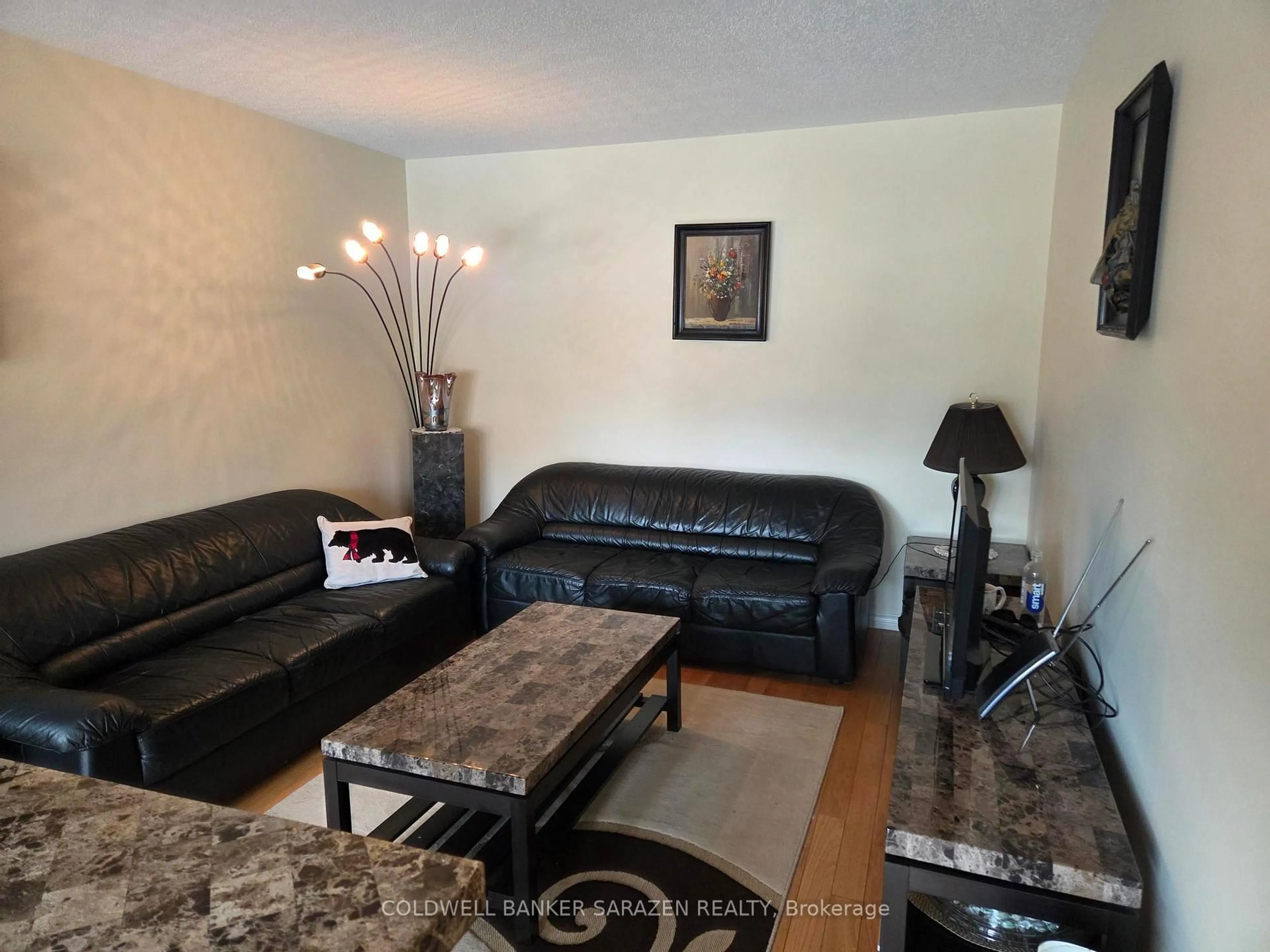 Living room with furniture, unknown for 31 Dossetter Way, Ottawa Ontario K1G 4S3