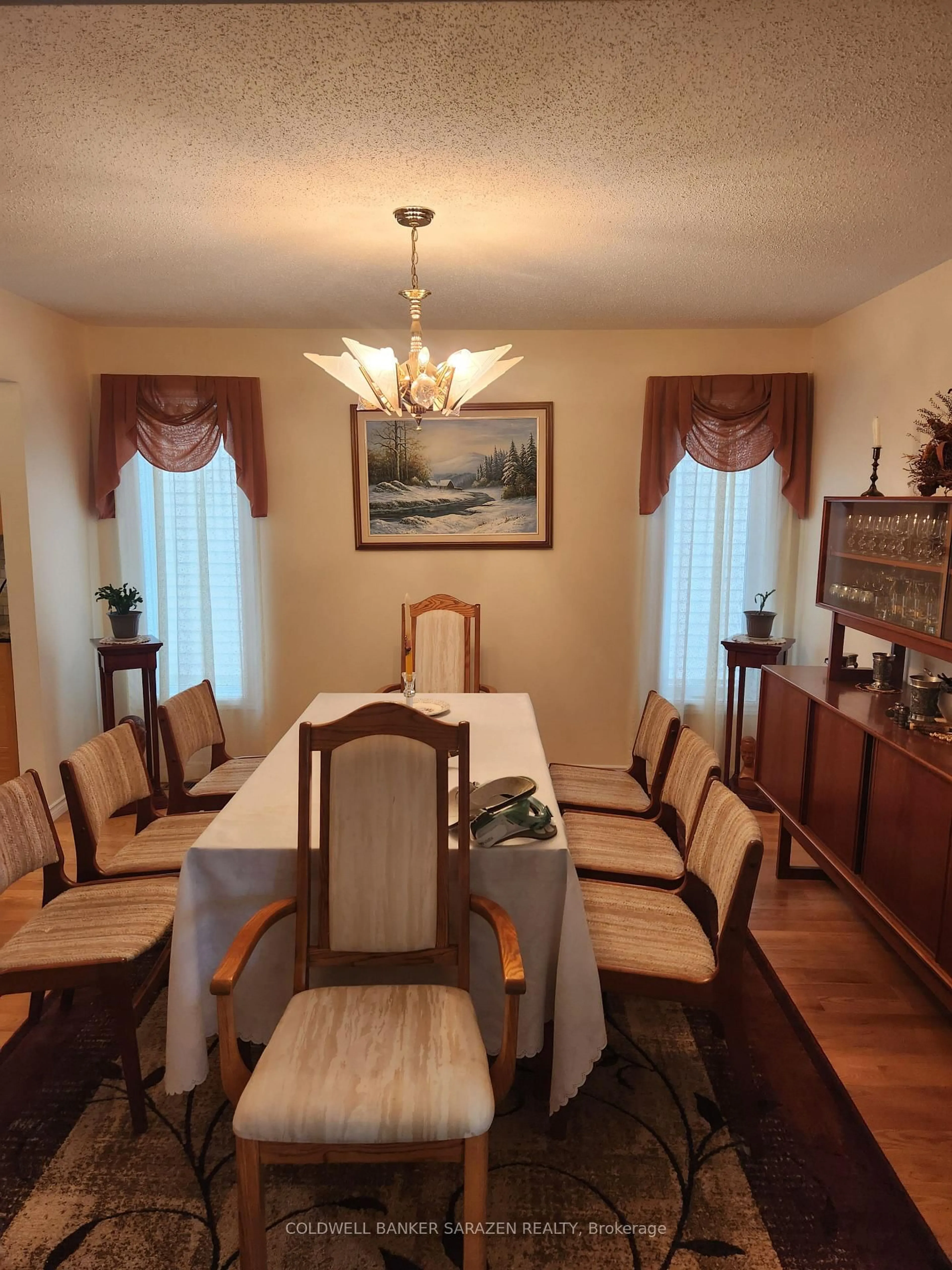 Dining room, wood/laminate floor for 31 Dossetter Way, Ottawa Ontario K1G 4S3