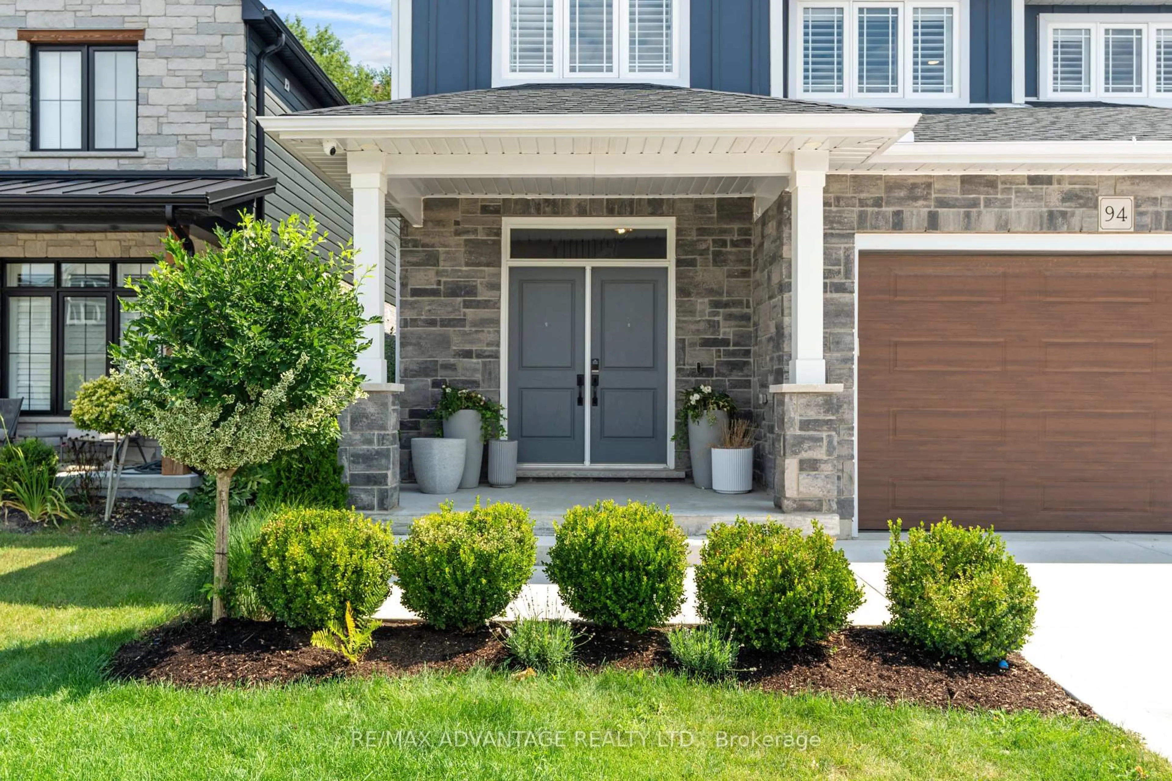 Indoor entryway for 94 Mill Pond Cres, Thames Centre Ontario N0L 1G2