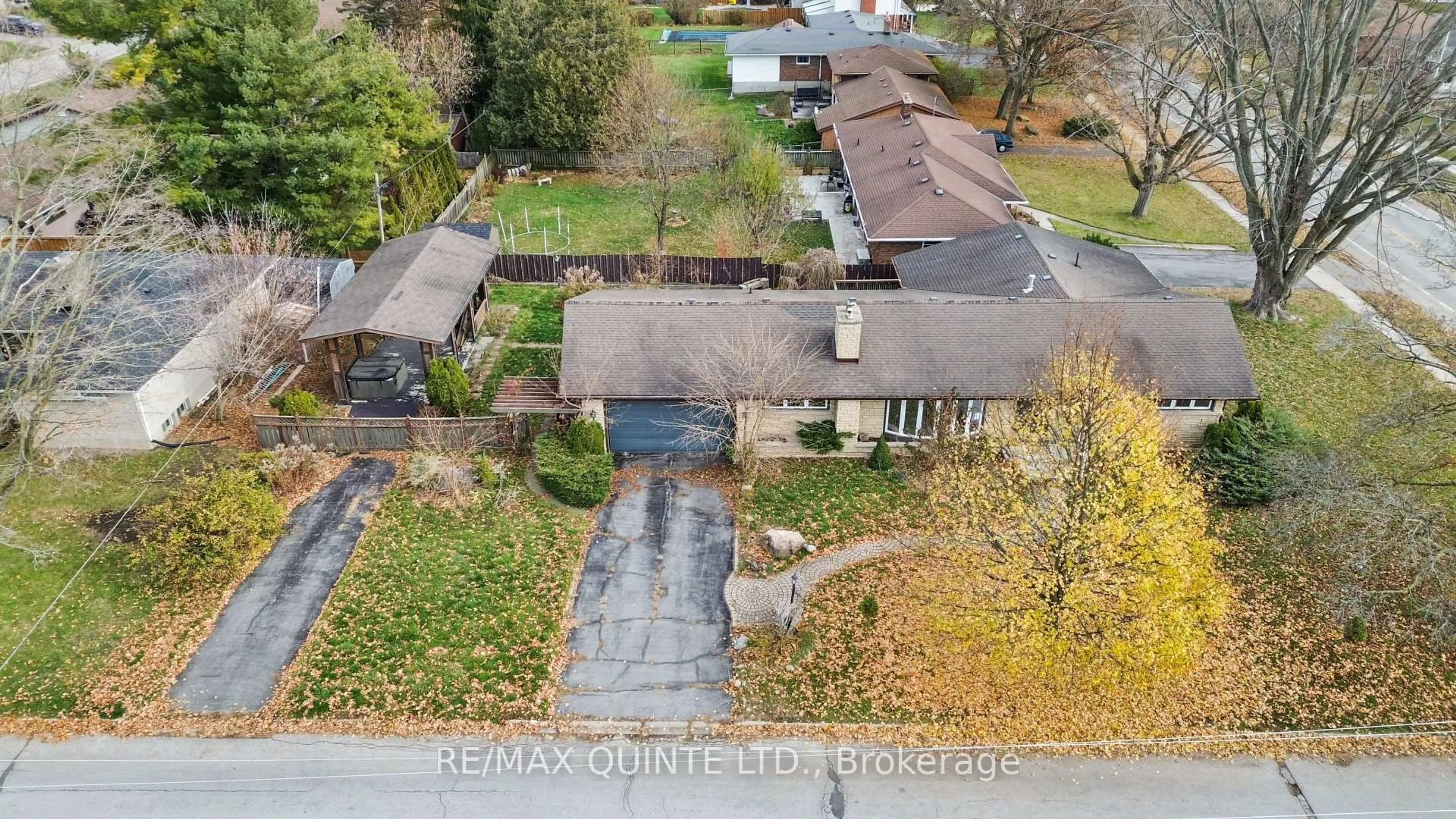 A pic from outside/outdoor area/front of a property/back of a property/a pic from drone, street for 5 Stanley Park Dr, Belleville Ontario K8N 4N1