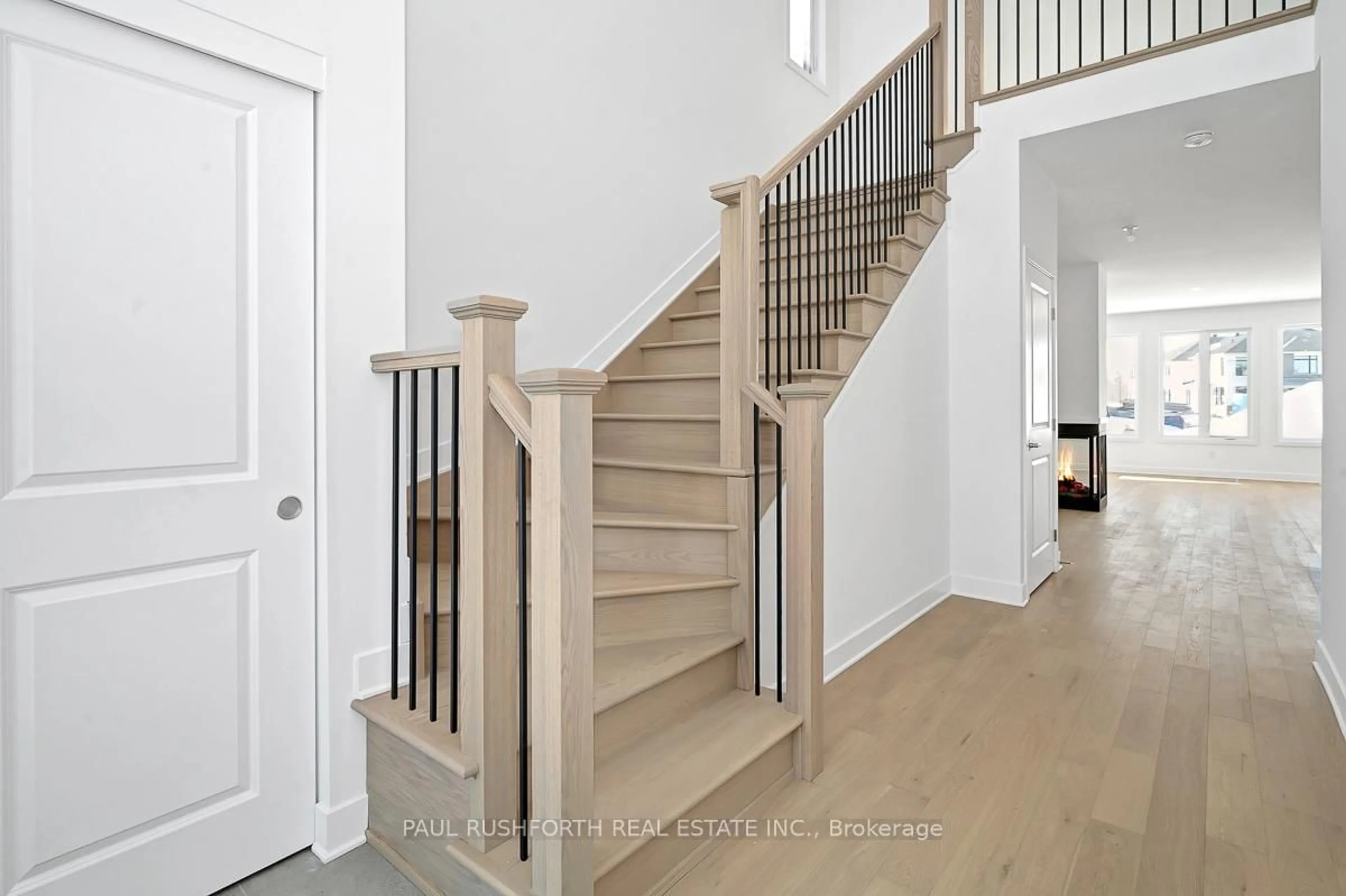 Stairs for 623 Miikana Rd, Ottawa Ontario K1X 0G5