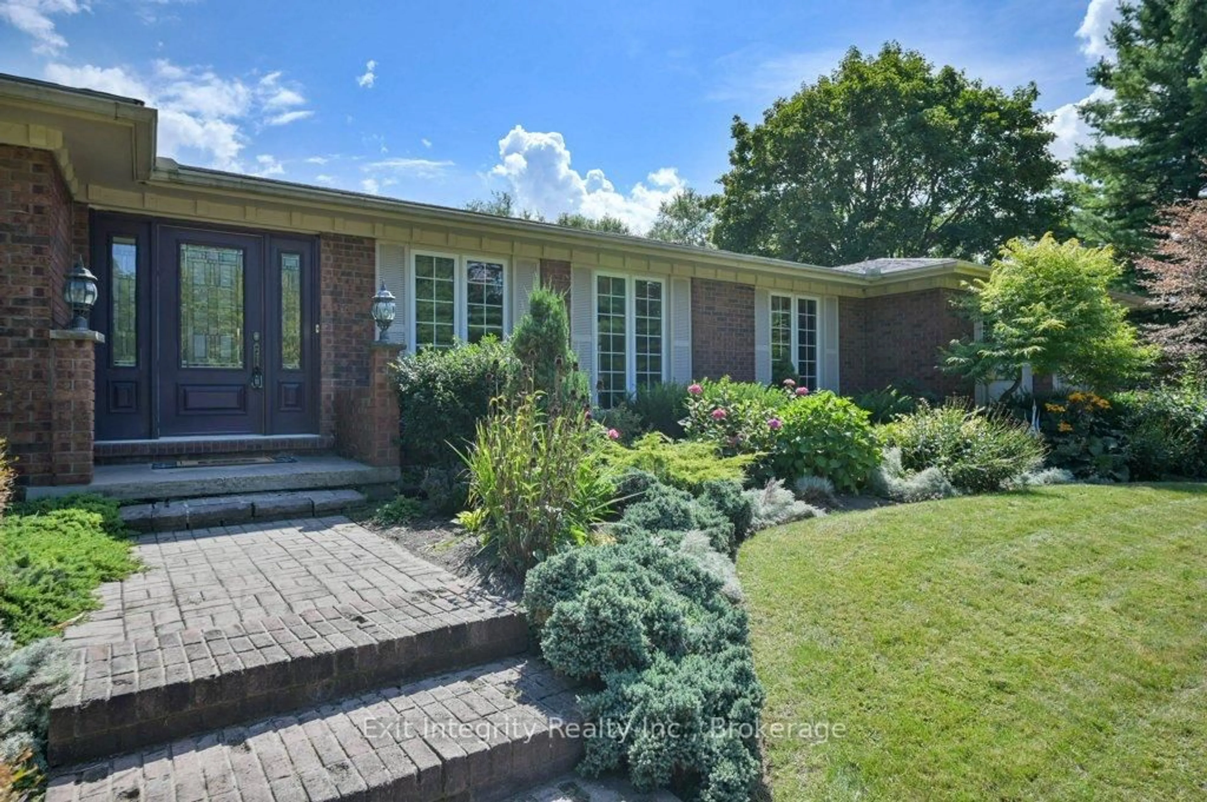 Home with brick exterior material, street for 3 Meadowbrook Crt, Brant Ontario N0E 1N0