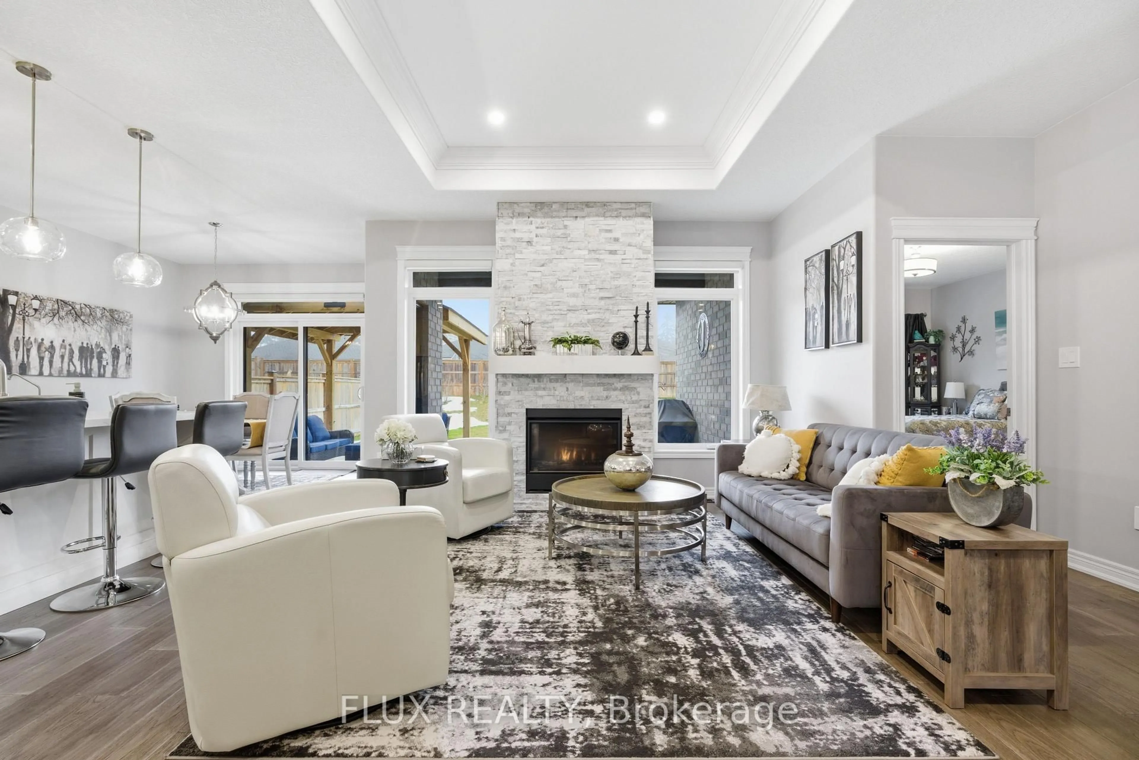 Living room with furniture, ceramic/tile floor for 192 Oak St, Norfolk Ontario N3Y 0B5