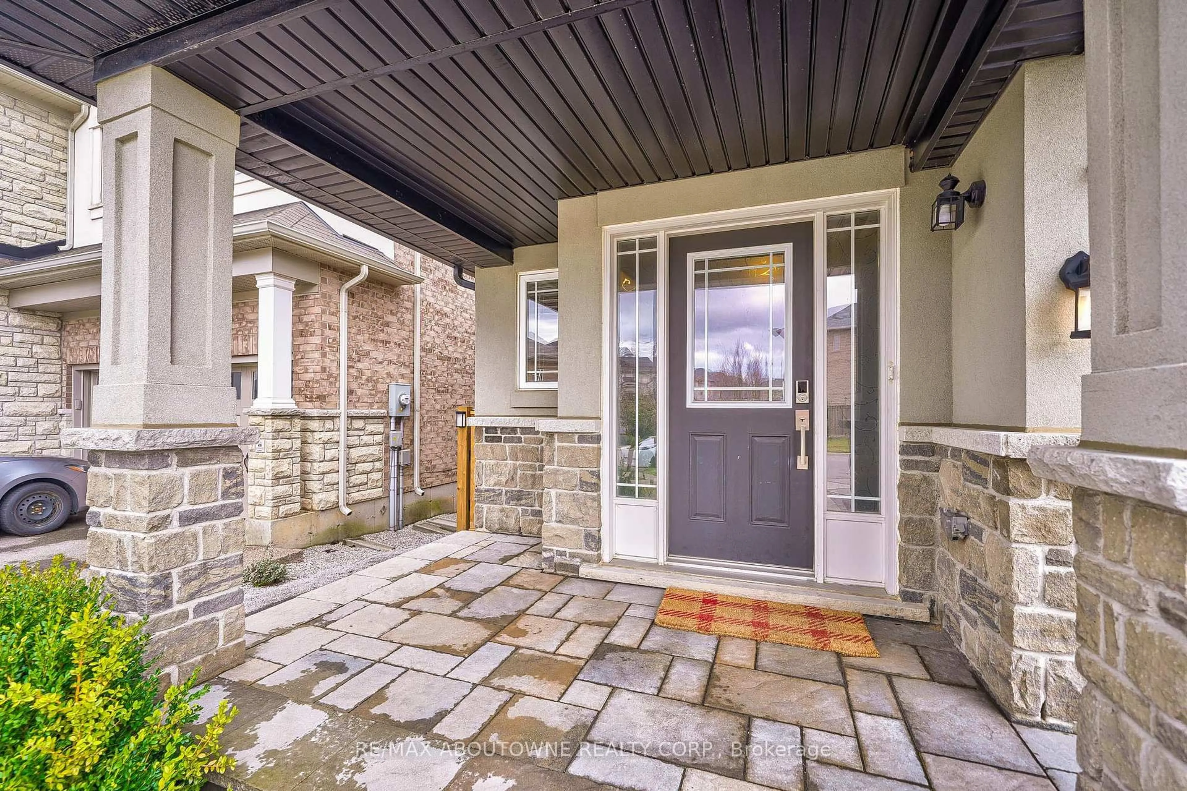 Indoor entryway for 195 Greti Dr, Hamilton Ontario L9B 0H5