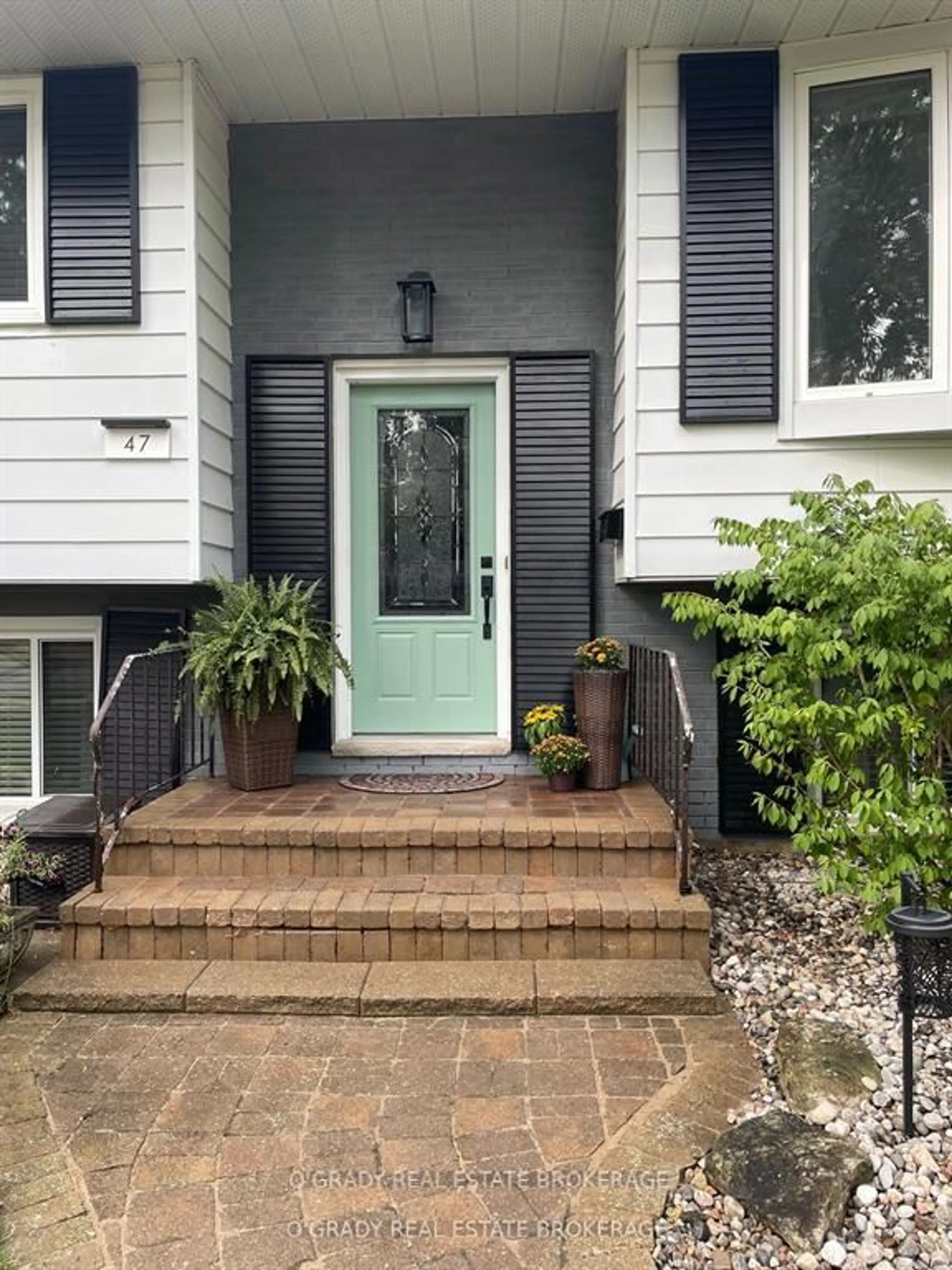 Indoor entryway for 47 Meighen Cres, Brockville Ontario K6V 3J8