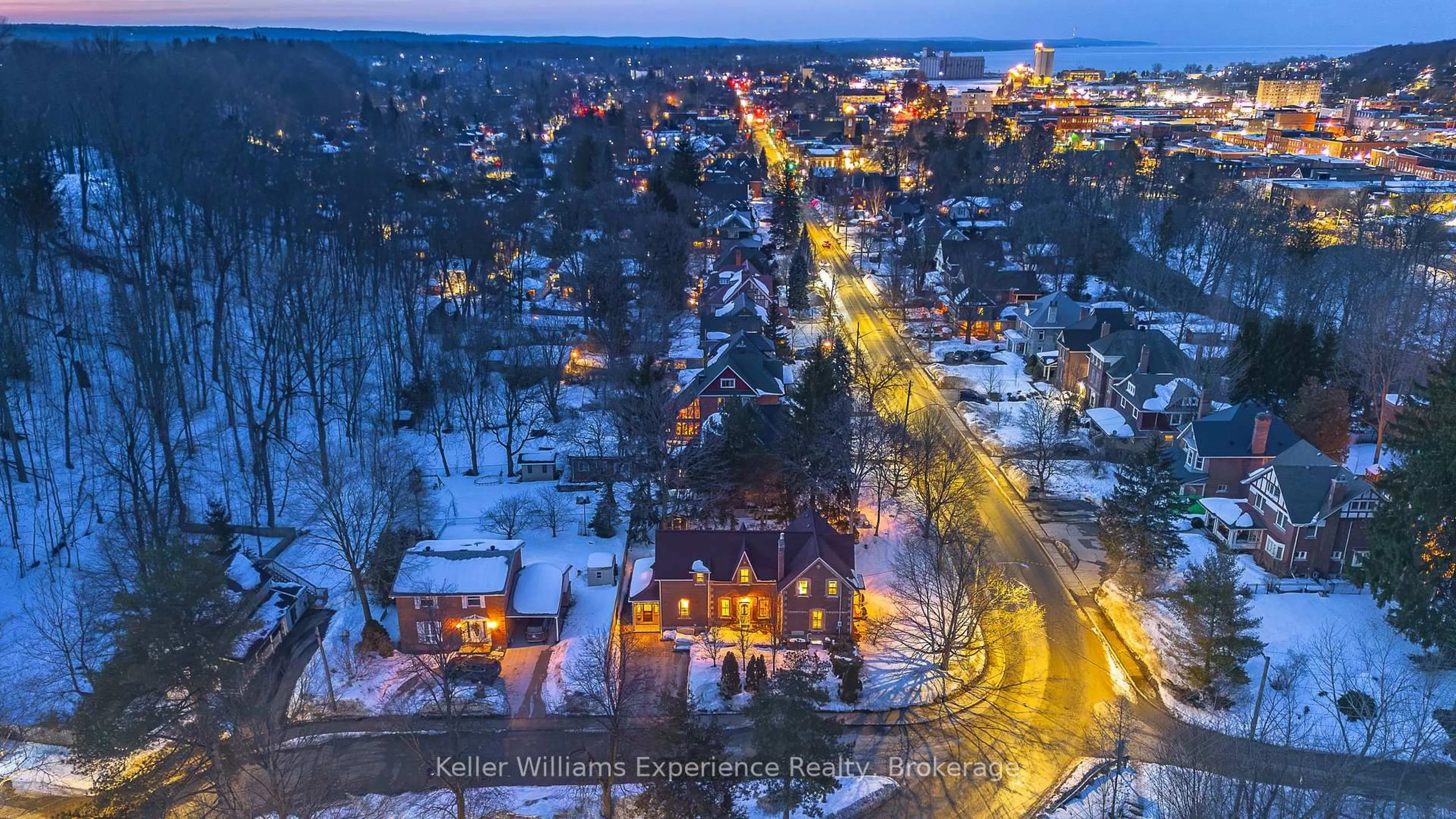 A pic from outside/outdoor area/front of a property/back of a property/a pic from drone, street for 606 2nd Ave, Owen Sound Ontario N4K 4M3