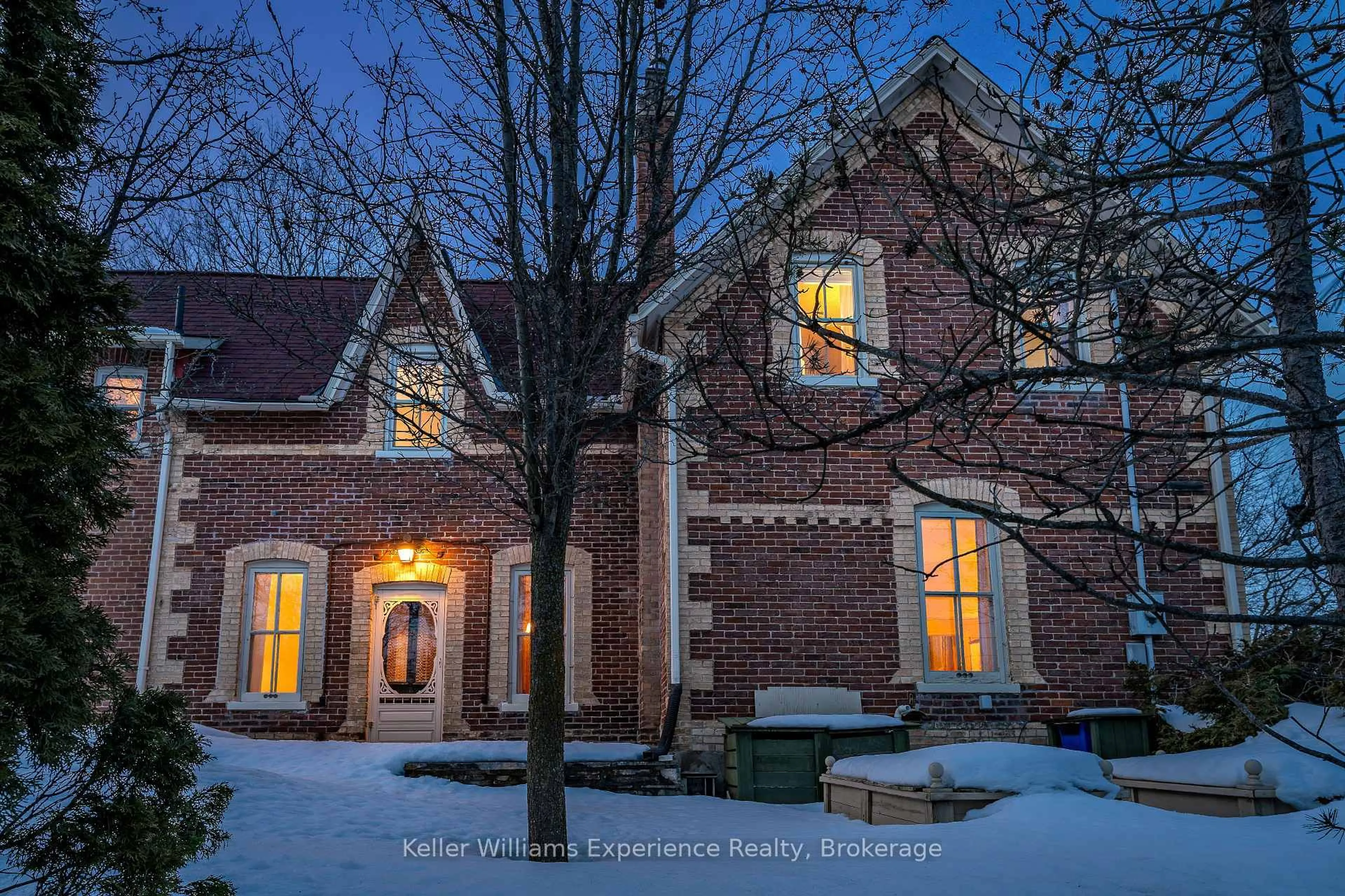 Home with brick exterior material, street for 606 2nd Ave, Owen Sound Ontario N4K 4M3