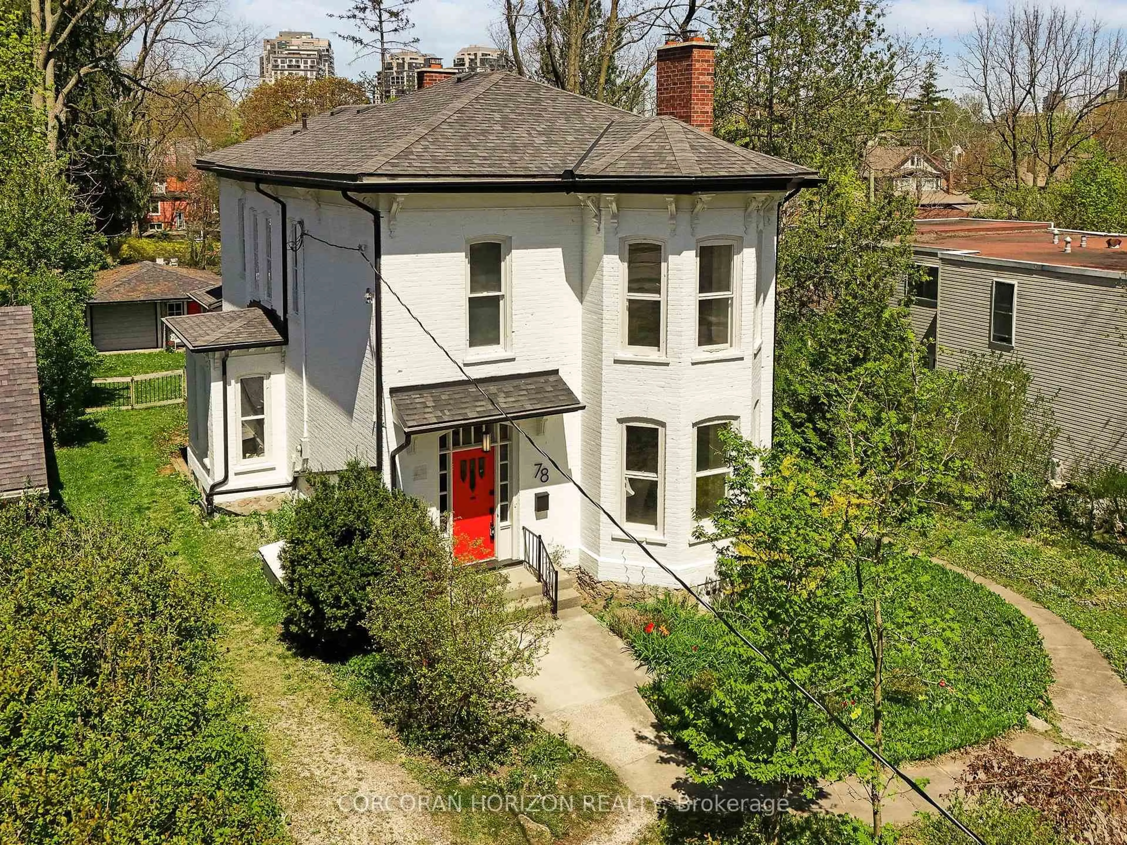 A pic from outside/outdoor area/front of a property/back of a property/a pic from drone, street for 78 William St, Waterloo Ontario N2L 1J7