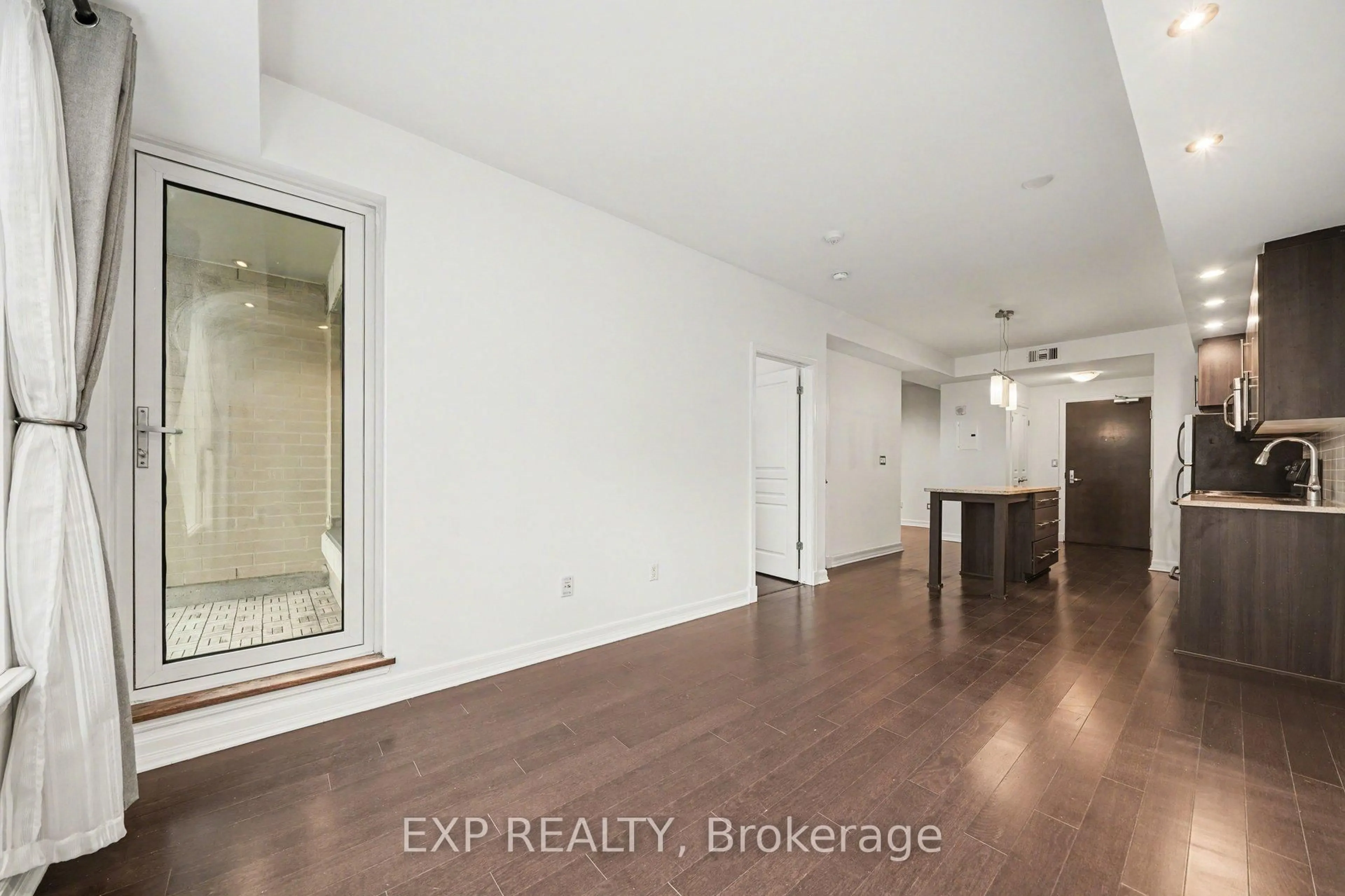 A pic of a room for 238 Besserer St #510, Ottawa Ontario K1N 6B1