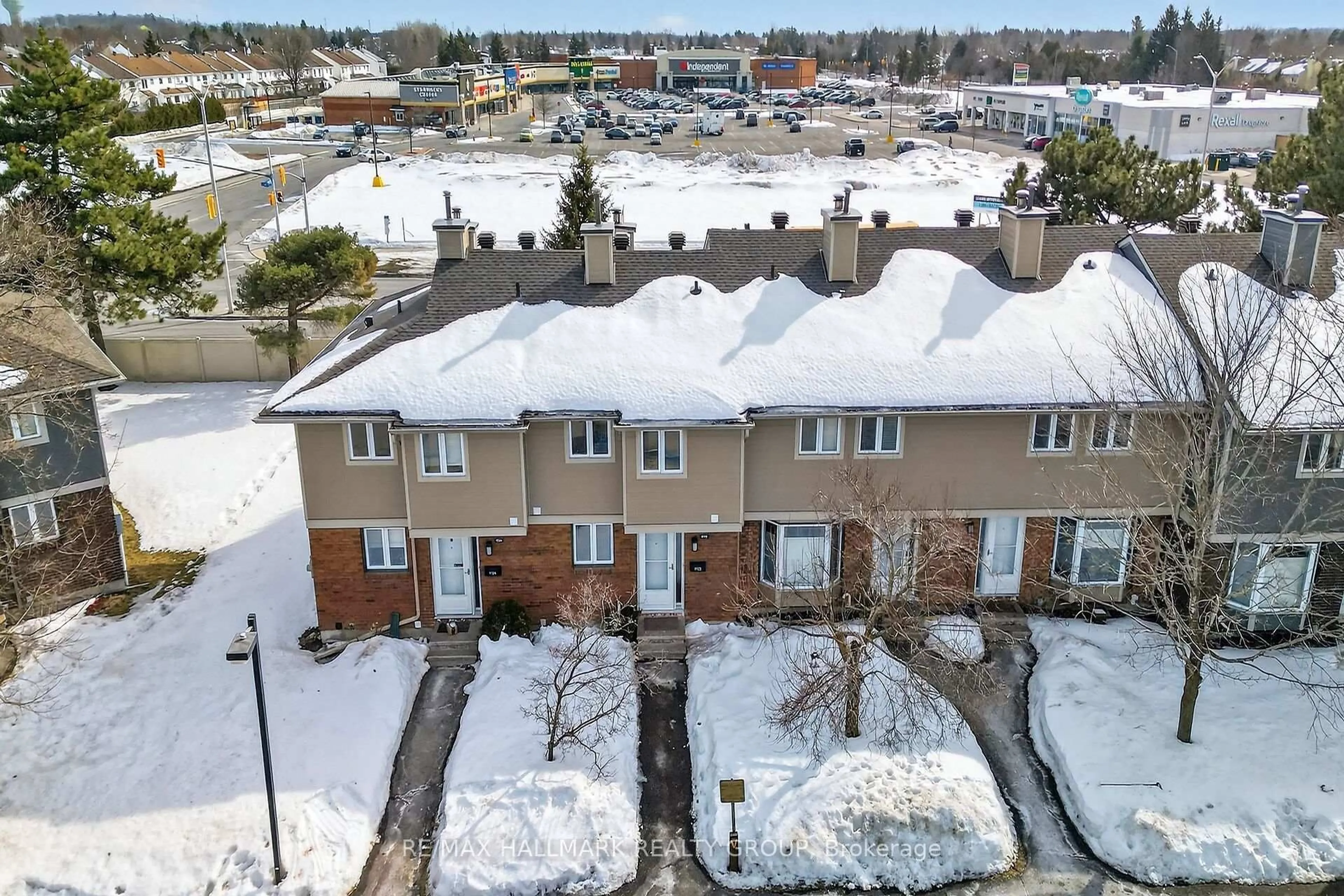 A pic from outside/outdoor area/front of a property/back of a property/a pic from drone, street for 1722 Rodin Way, Ottawa Ontario K1C 4Y8