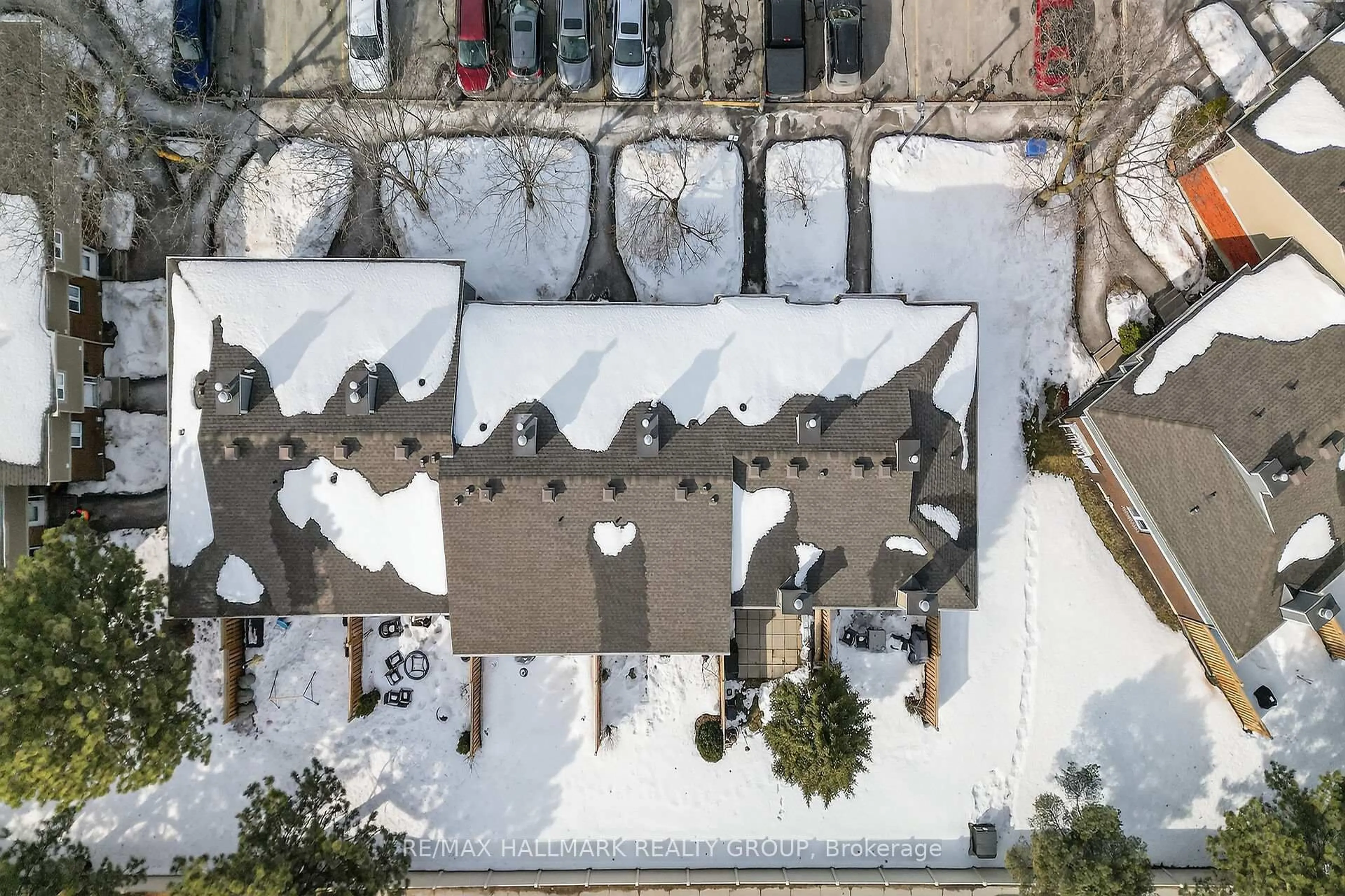 A pic from outside/outdoor area/front of a property/back of a property/a pic from drone, street for 1722 Rodin Way, Ottawa Ontario K1C 4Y8