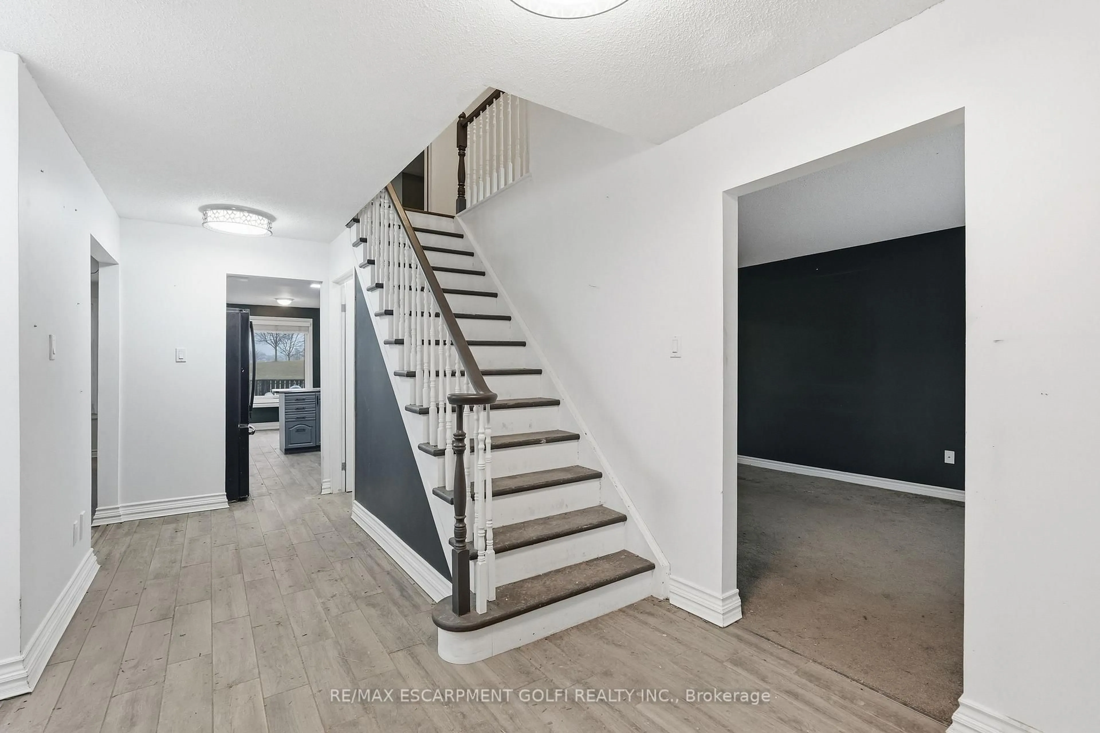 Unknown for 138 Rowntree Dr, Hamilton Ontario L8W 2N6