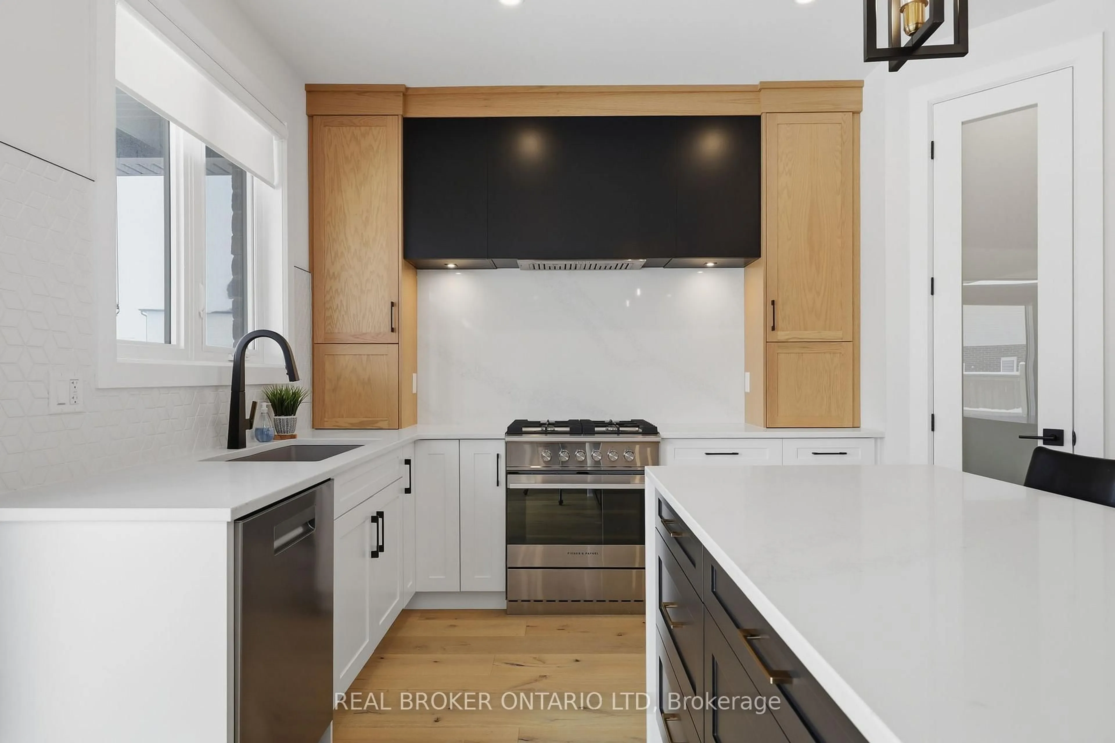 Contemporary kitchen, unknown for 1600 Medway Park Dr, London North Ontario N6G 3W1