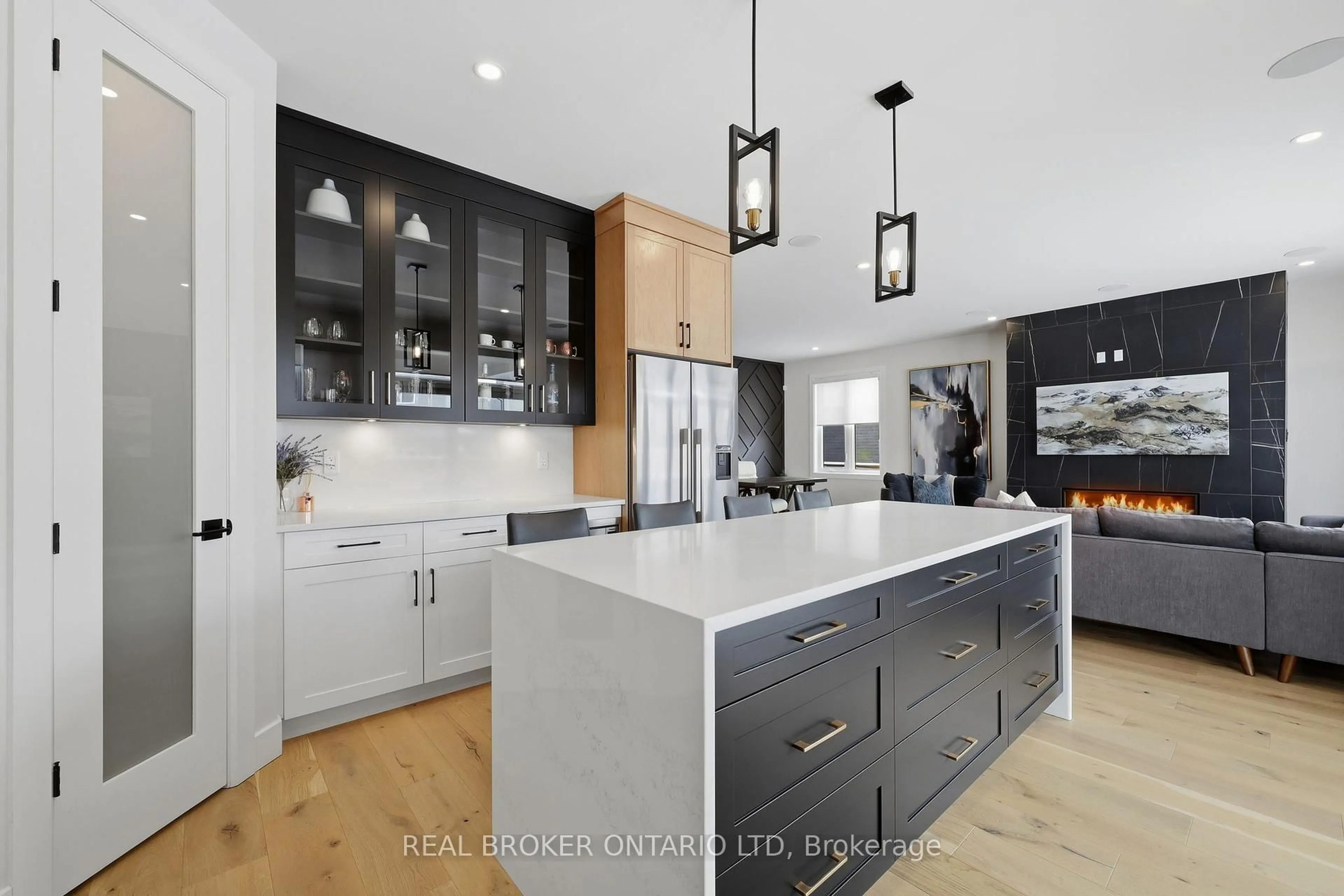 Contemporary kitchen, unknown for 1600 Medway Park Dr, London North Ontario N6G 3W1