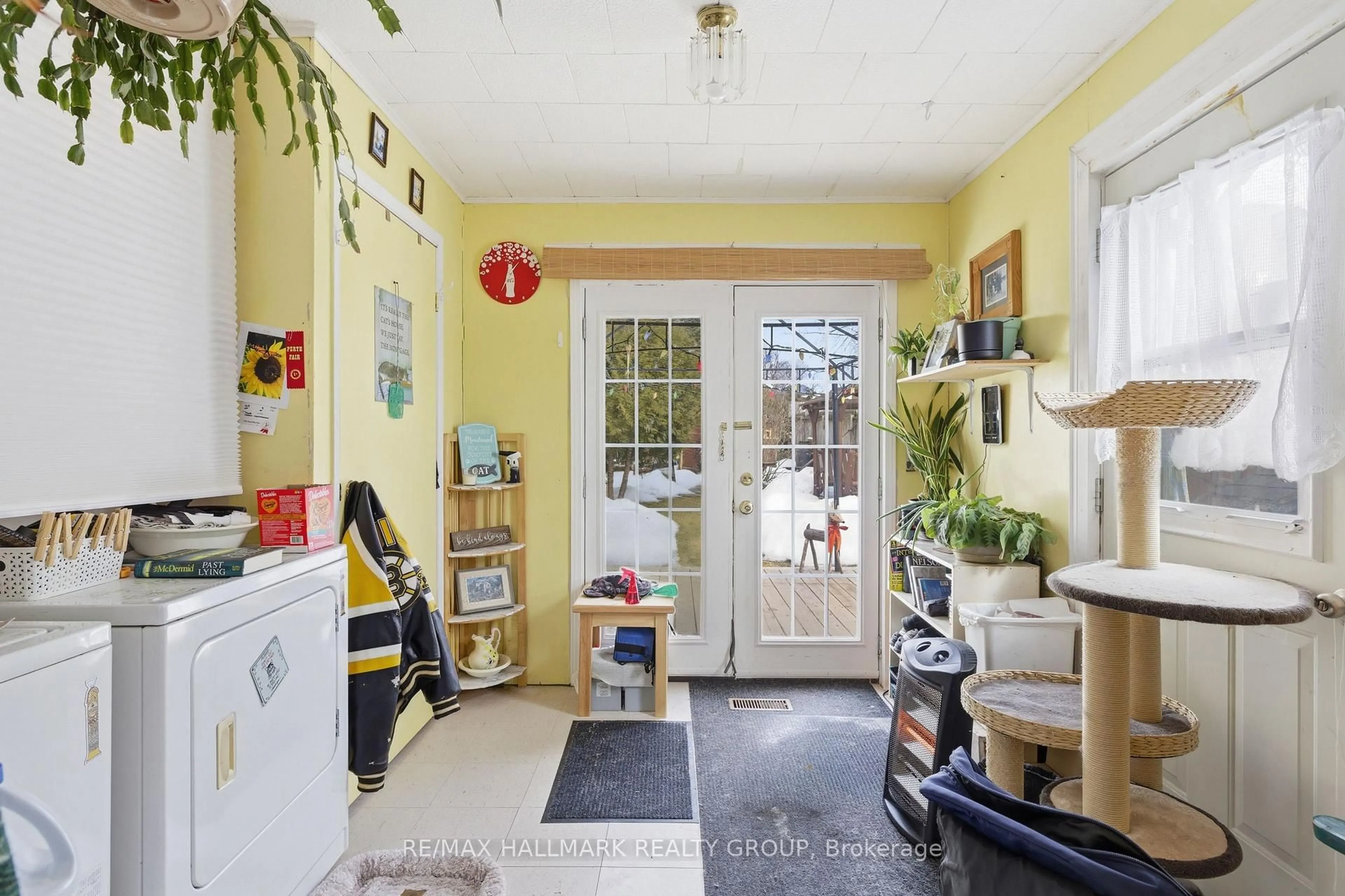 Indoor entryway for 229 Gore St, Perth Ontario K7H 1K6