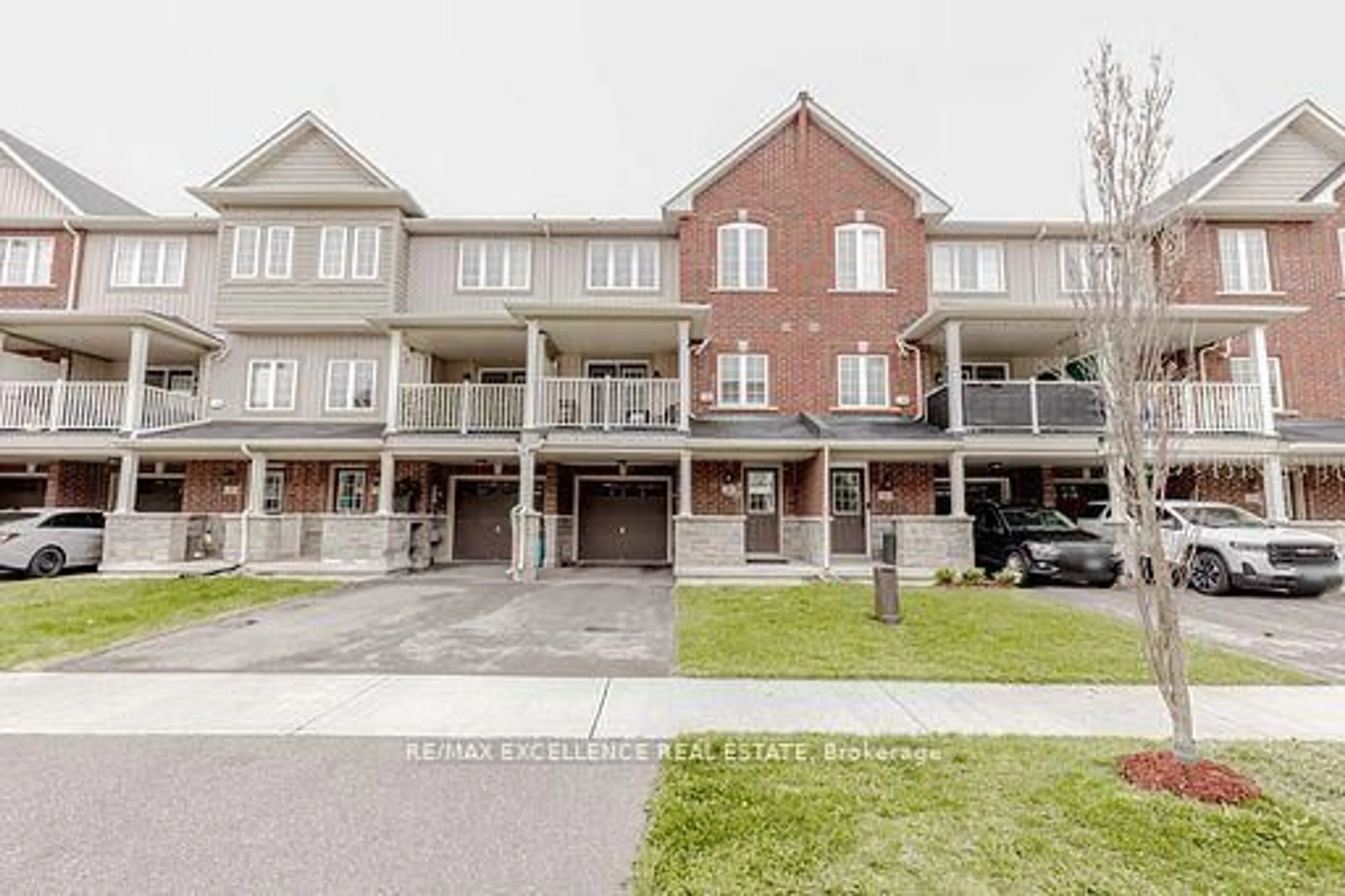 A pic from outside/outdoor area/front of a property/back of a property/a pic from drone, street for 9 Hiscott Dr, Hamilton Ontario L8B 0A2