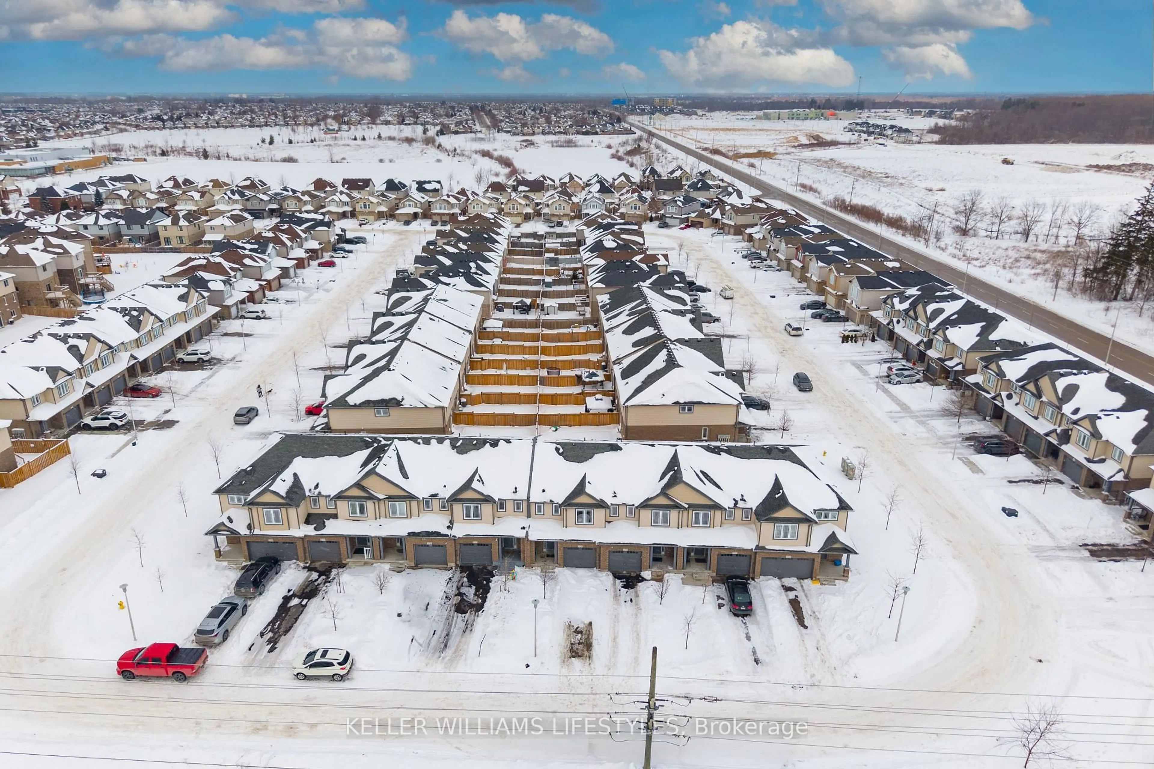 A pic from outside/outdoor area/front of a property/back of a property/a pic from drone, street for 2723 Asima Dr, London South Ontario N6M 0E9