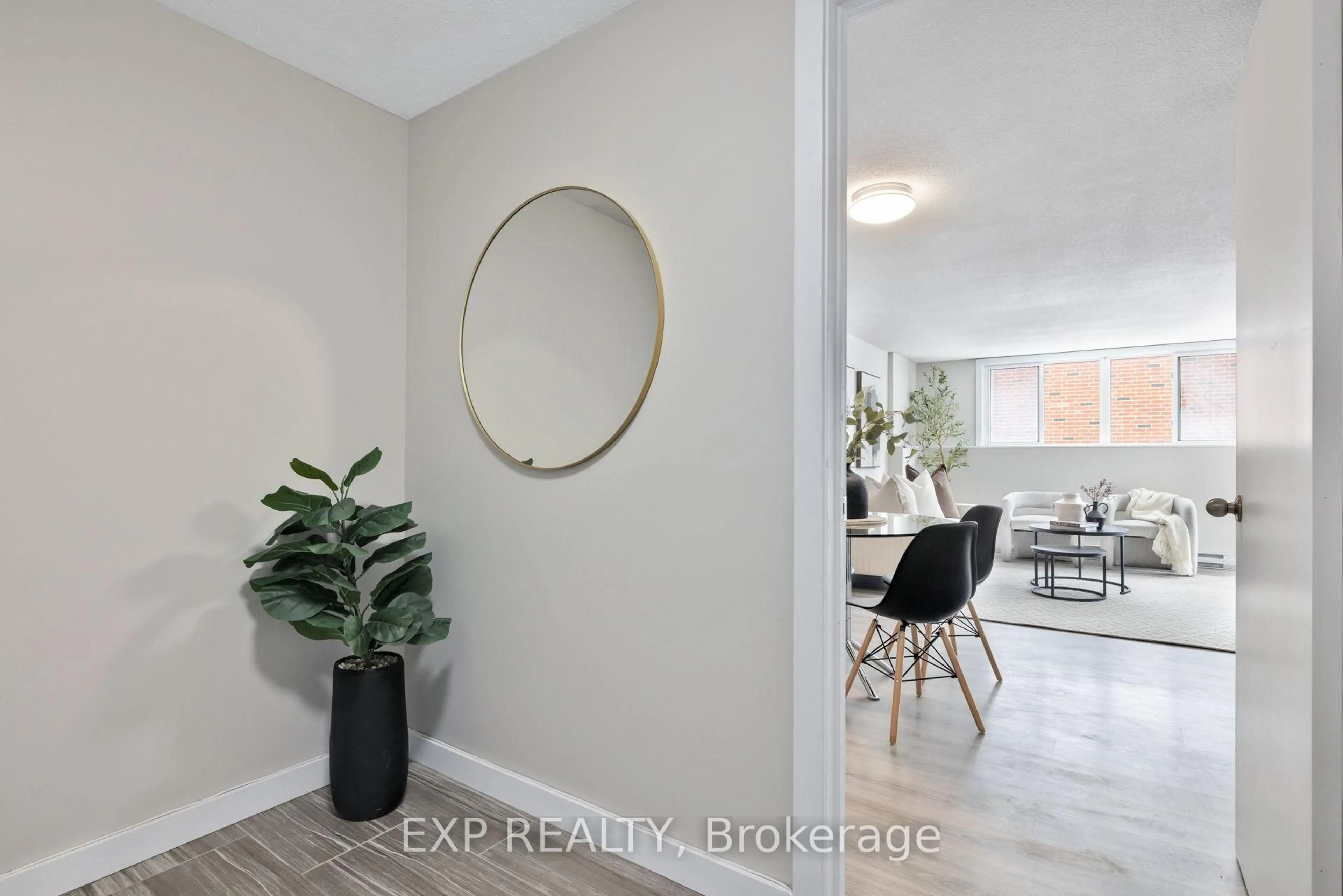 Indoor entryway for 6470 BILBERRY Dr #104, Ottawa Ontario K1C 4P1