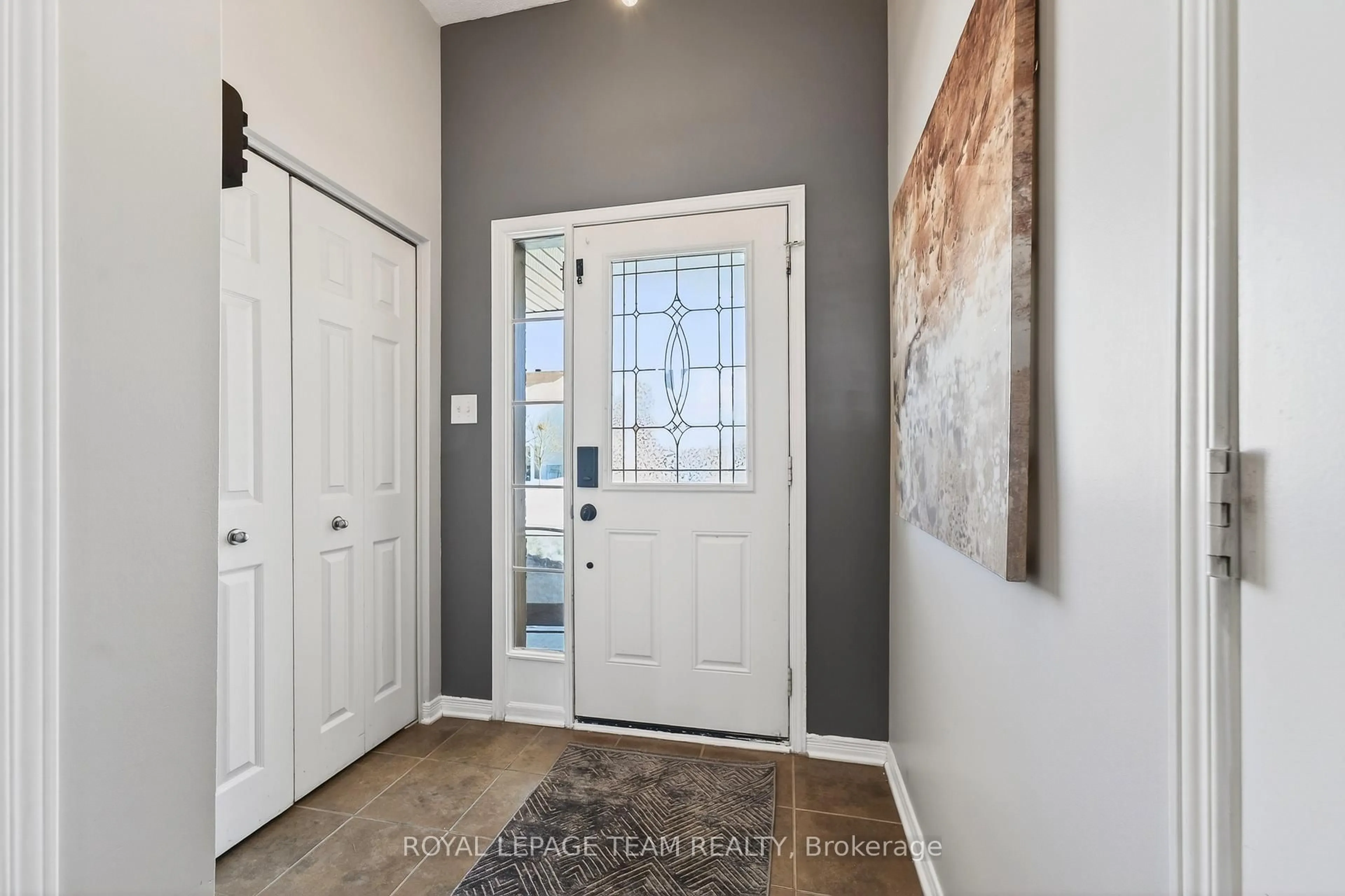 Indoor entryway for 242 Opus St, Ottawa Ontario K2S 0J1