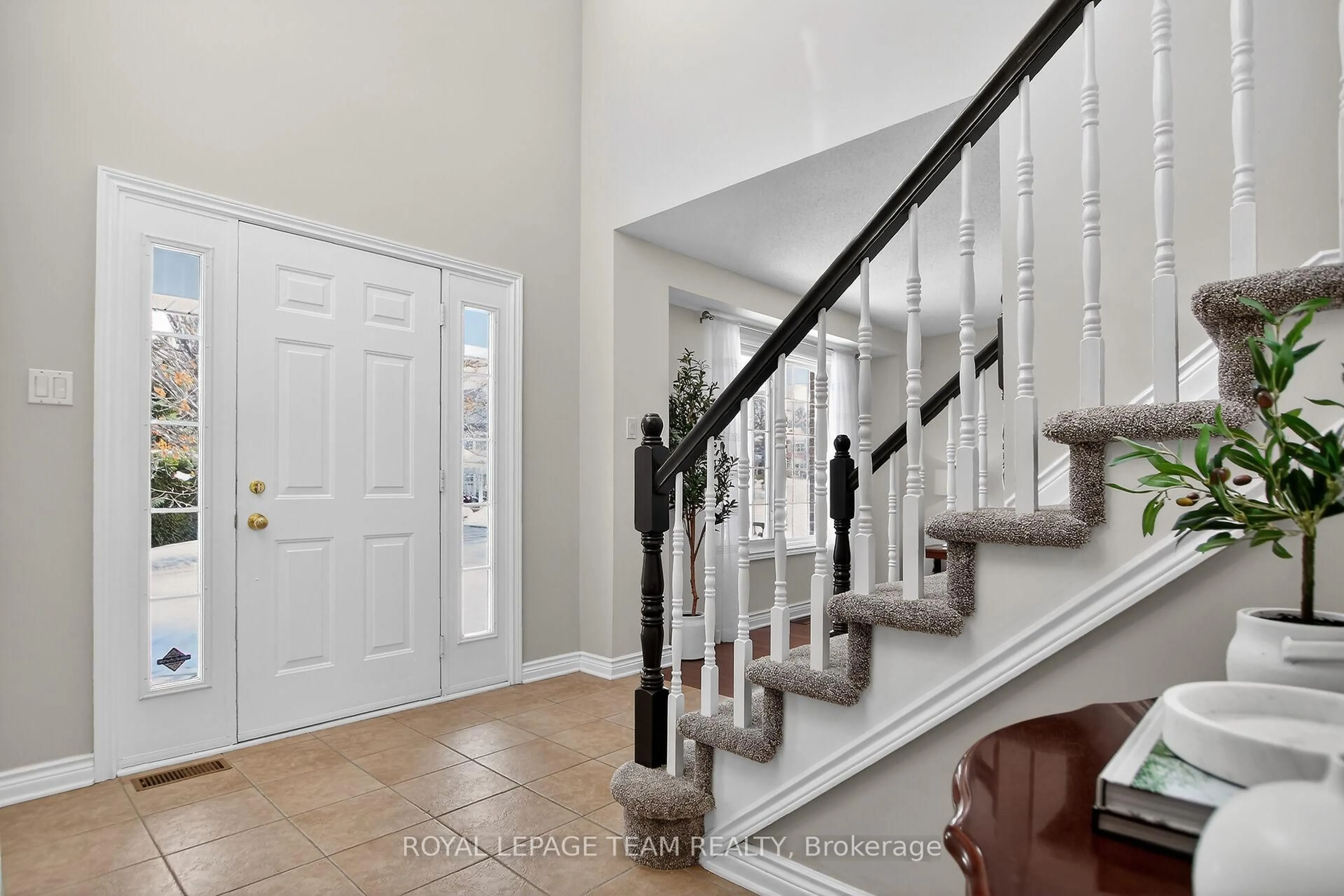 Indoor entryway for 22 Renshaw Ave, Stittsville Ontario K2S 1G9