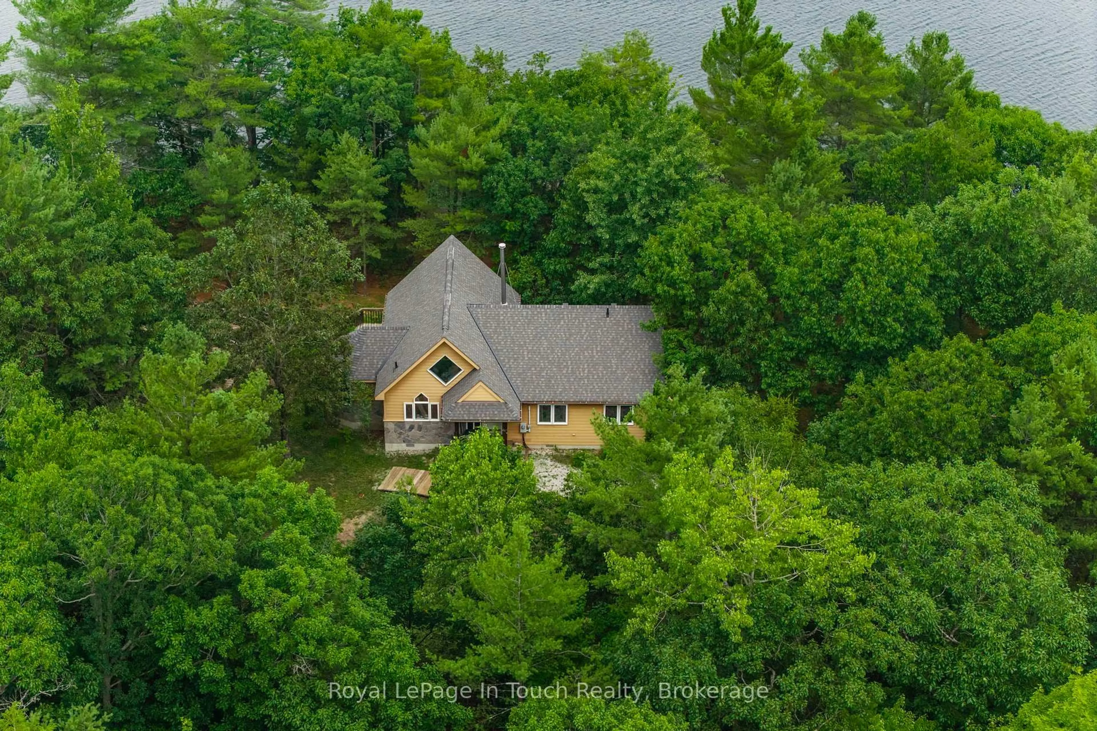 A pic from outside/outdoor area/front of a property/back of a property/a pic from drone, water/lake/river/ocean view for 390 Island 360 Island, Georgian Bay Ontario L0K 1S0