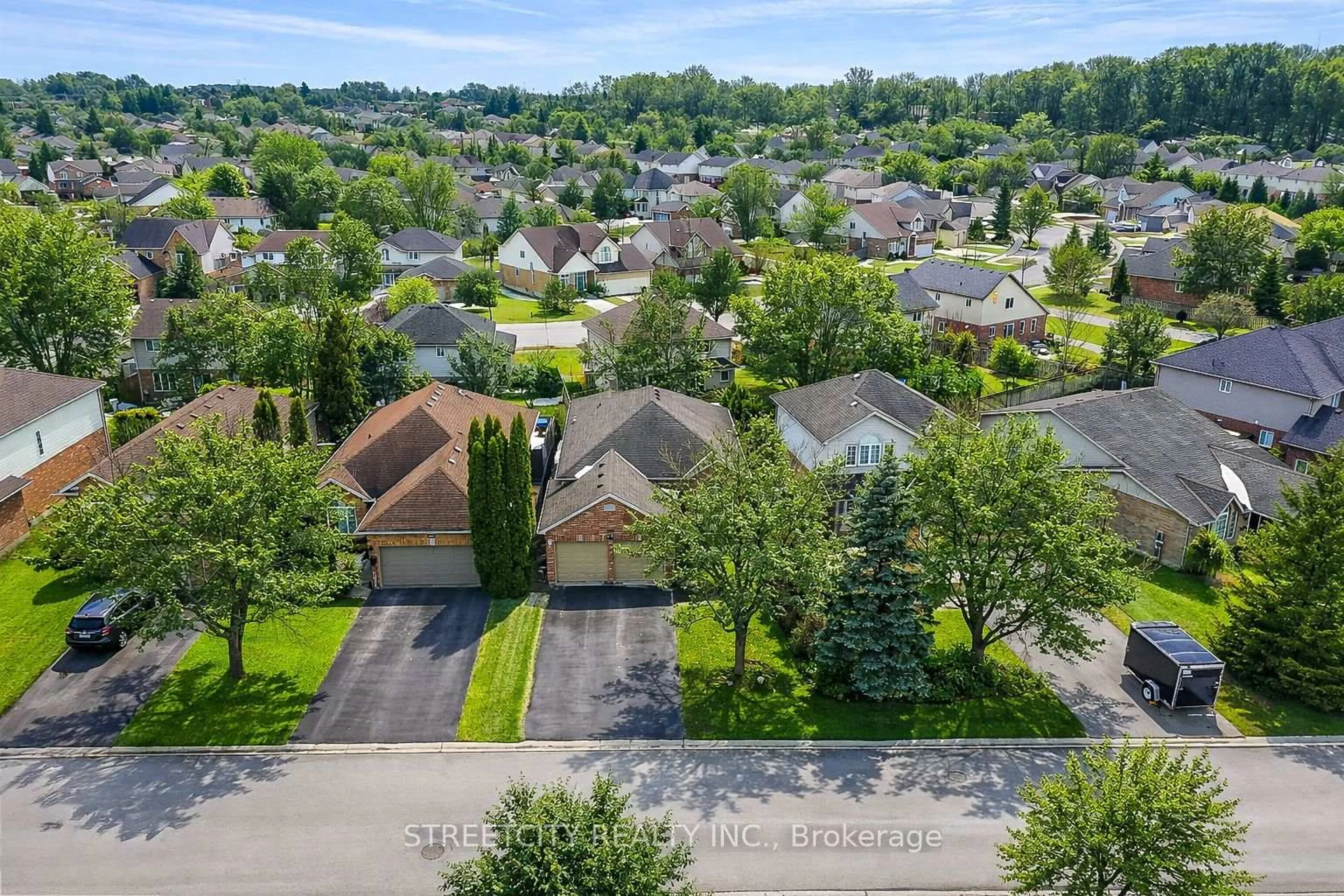 A pic from outside/outdoor area/front of a property/back of a property/a pic from drone, street for 126 Meadowridge Rd, London North Ontario N6H 5N6