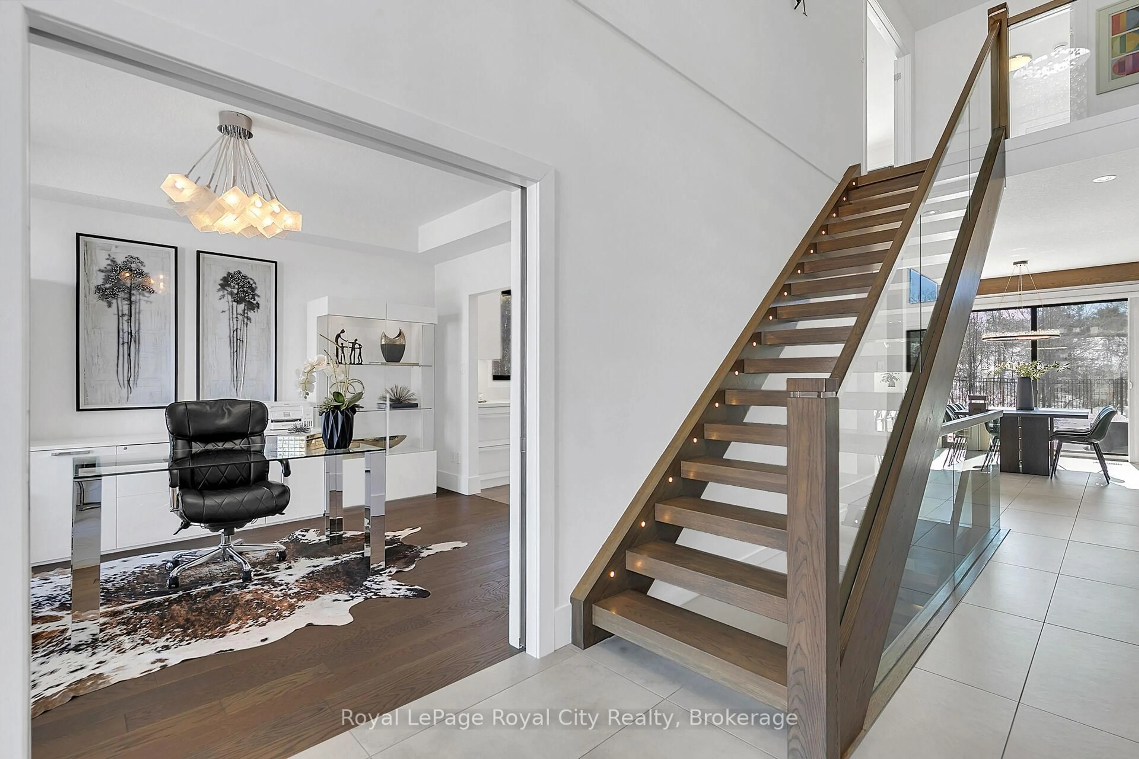 Indoor entryway for 303 Gosling Gdns, Guelph Ontario N1L 0M1