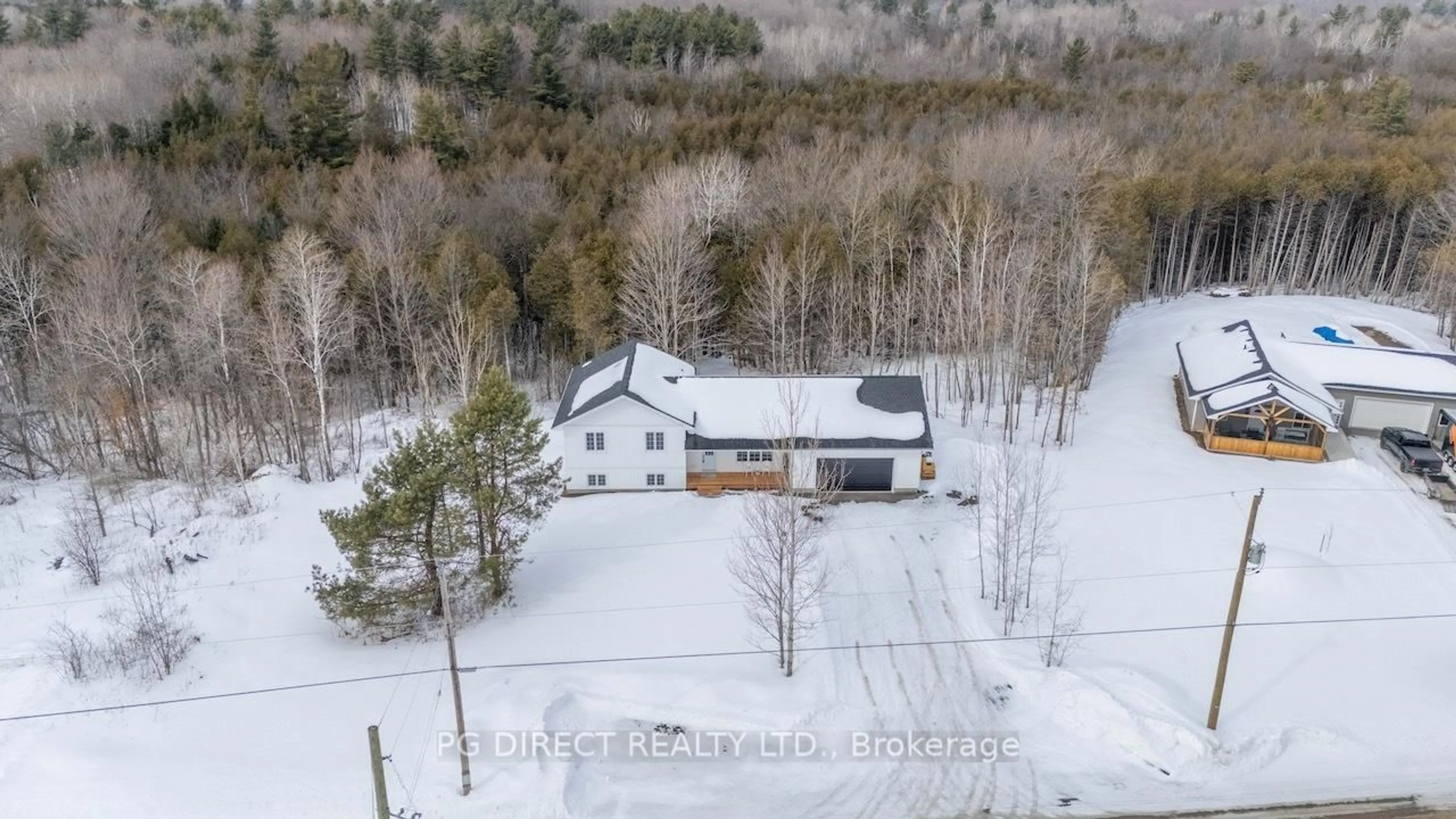 A pic from outside/outdoor area/front of a property/back of a property/a pic from drone, mountain view for 3720 Barton Rd, Augusta Ontario K0E 1T0