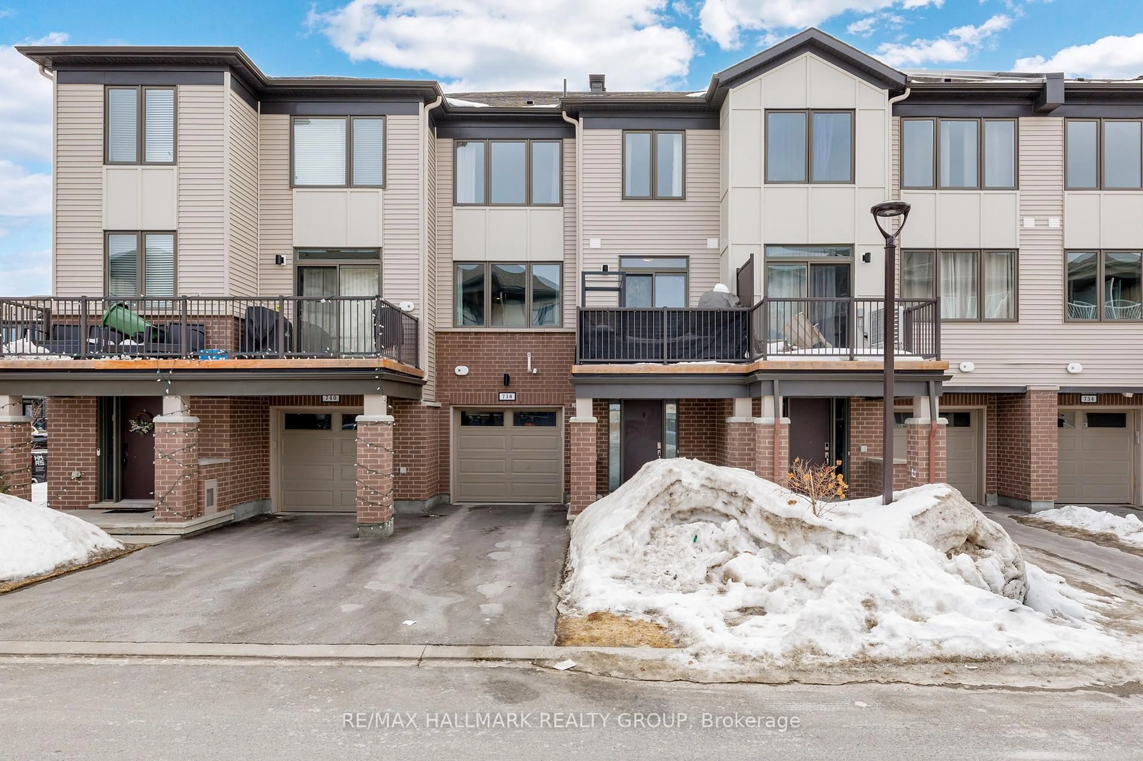 A pic from outside/outdoor area/front of a property/back of a property/a pic from drone, street for 738 Chromite Private, Ottawa Ontario K2J 7J2