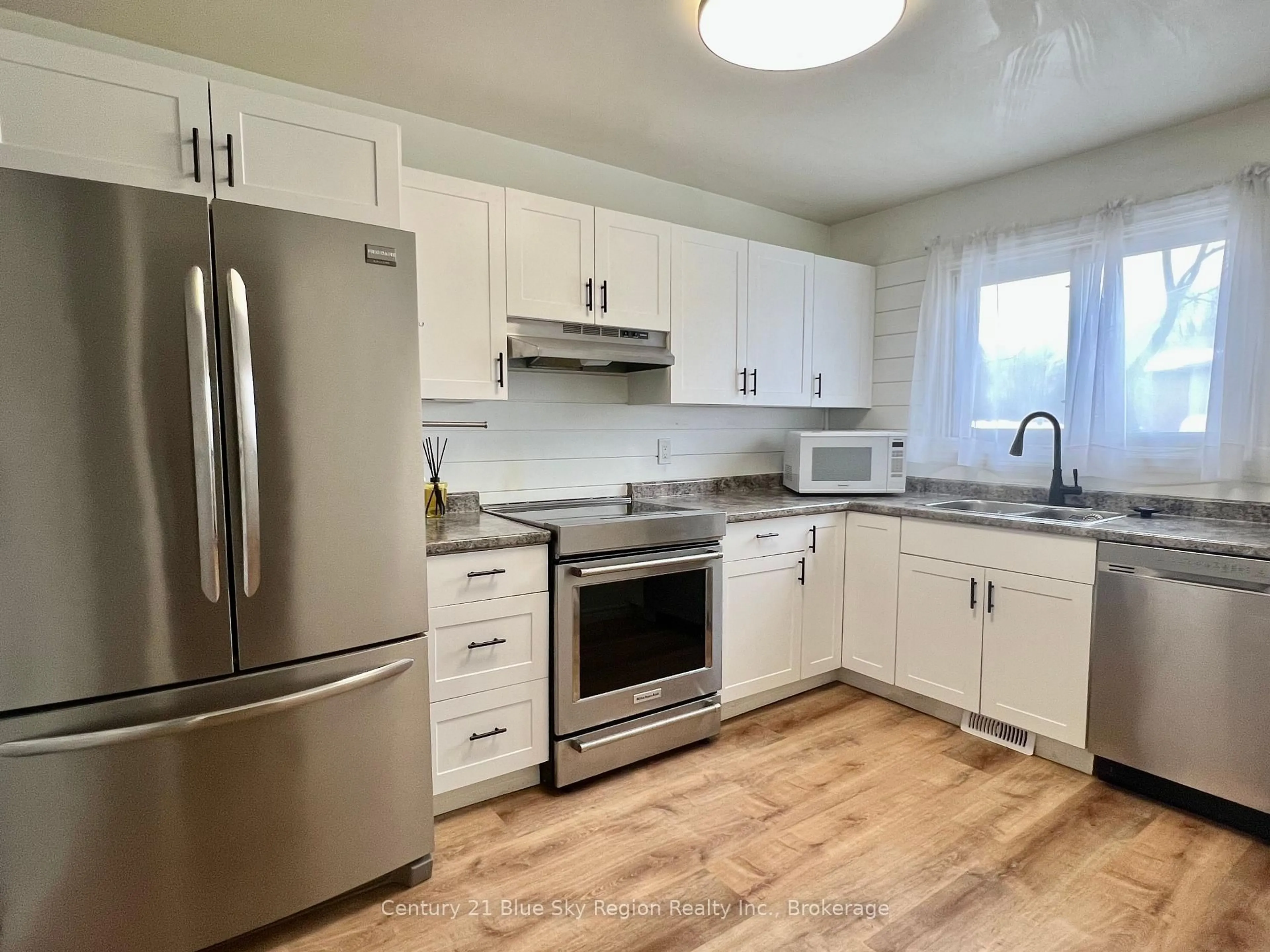 Standard kitchen, unknown for 450 Lakeshore Dr #A4, North Bay Ontario P1A 2E1