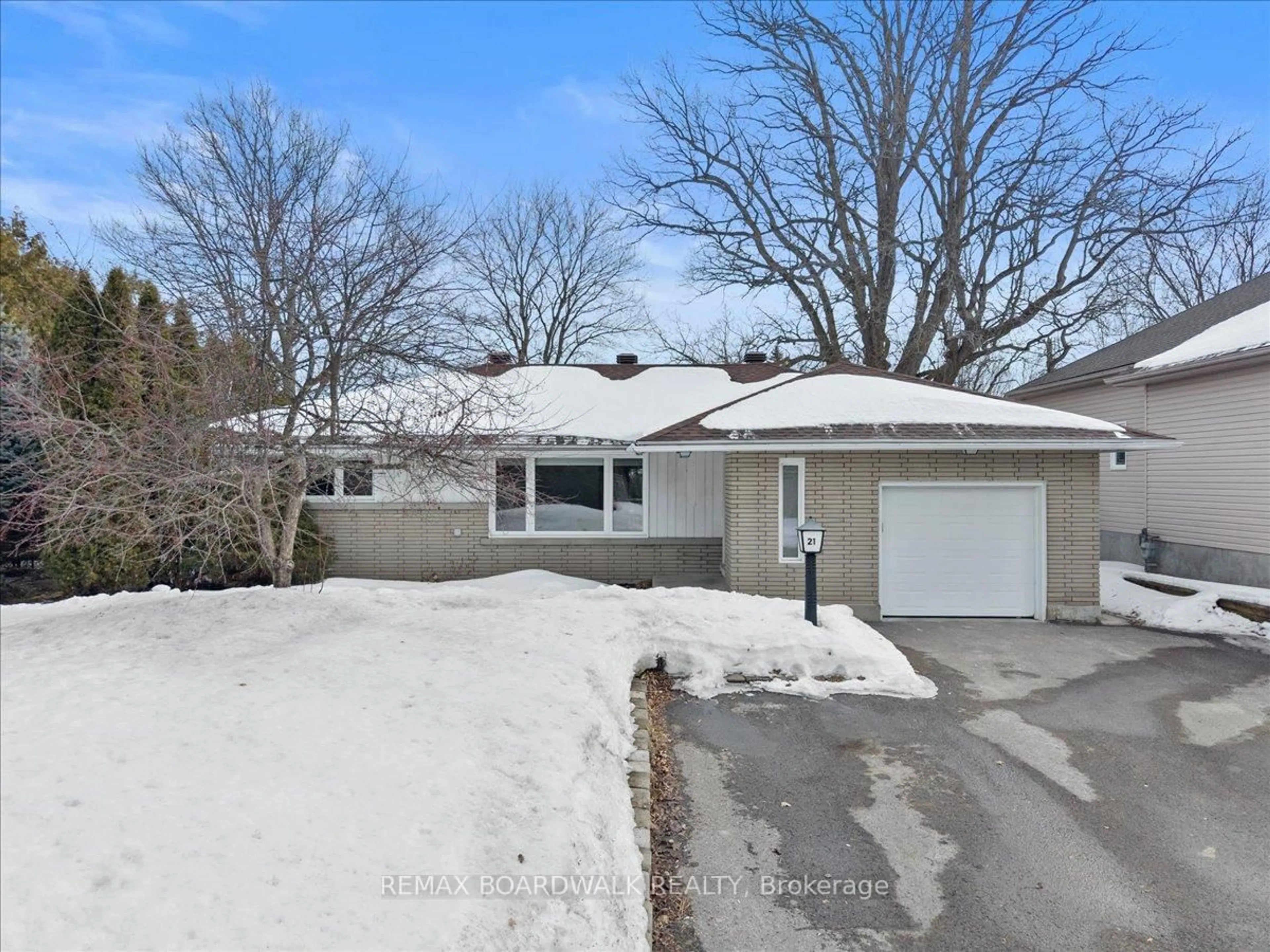A pic from outside/outdoor area/front of a property/back of a property/a pic from drone, street for 21 Turtleback Way Dr, Ottawa Ontario K2S 1P8