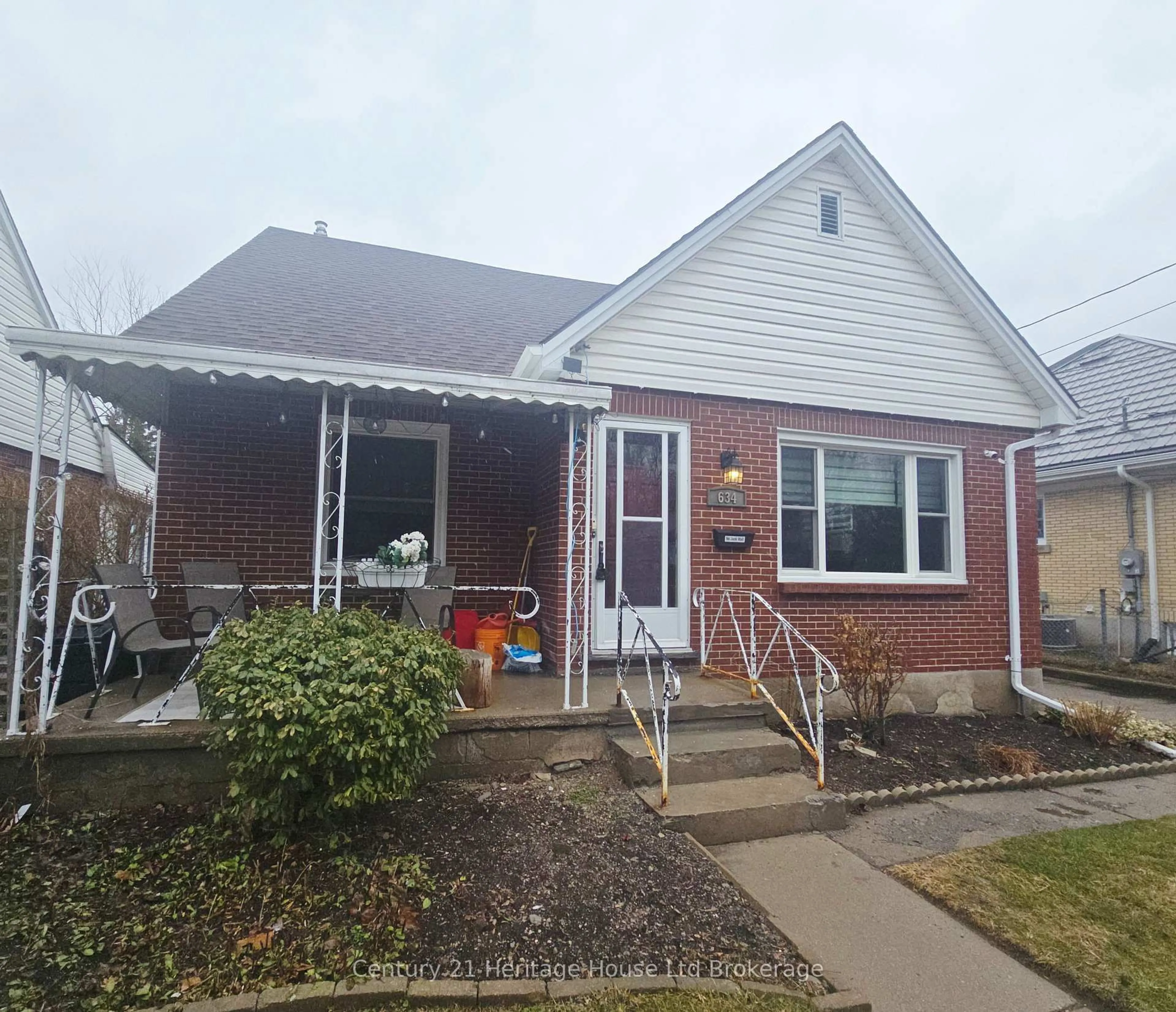 Unknown for 634 Wallace St, London East Ontario N5Y 3R7