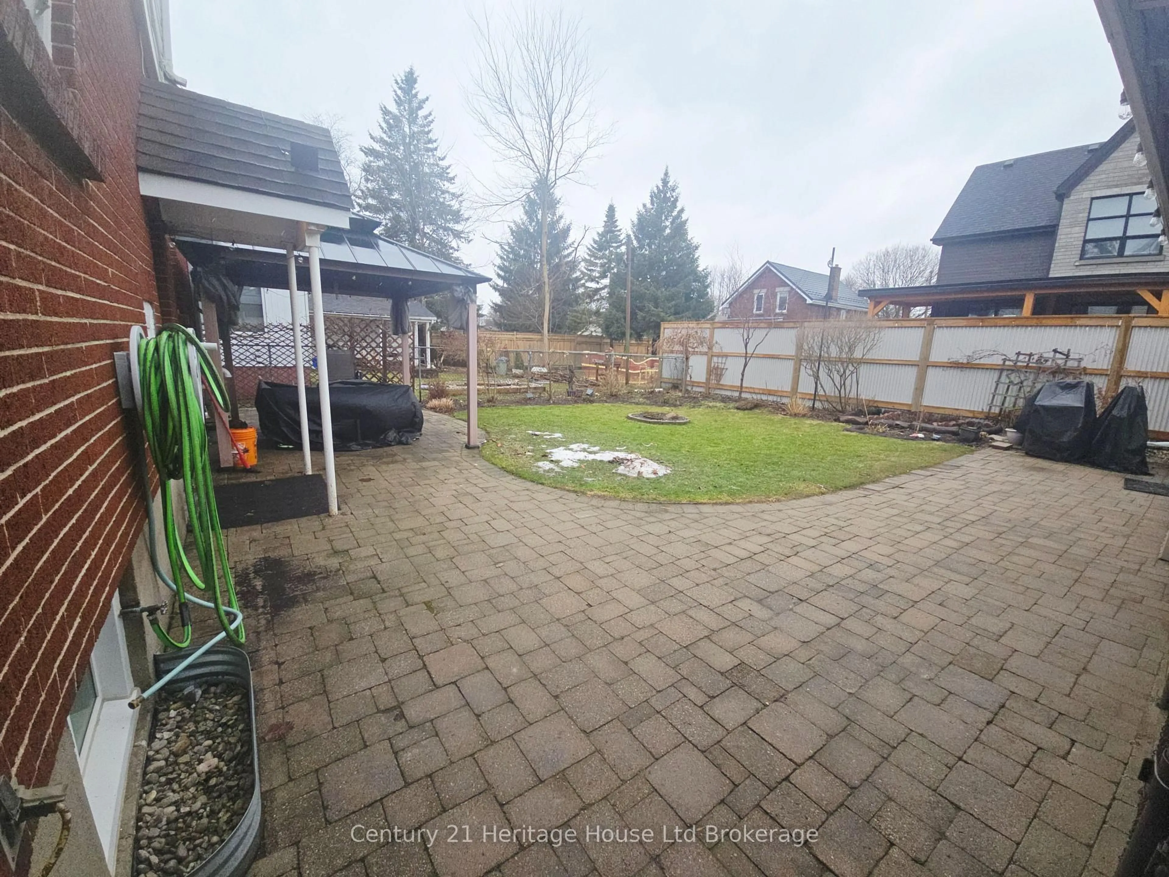 A pic from outside/outdoor area/front of a property/back of a property/a pic from drone, street for 634 Wallace St, London East Ontario N5Y 3R7