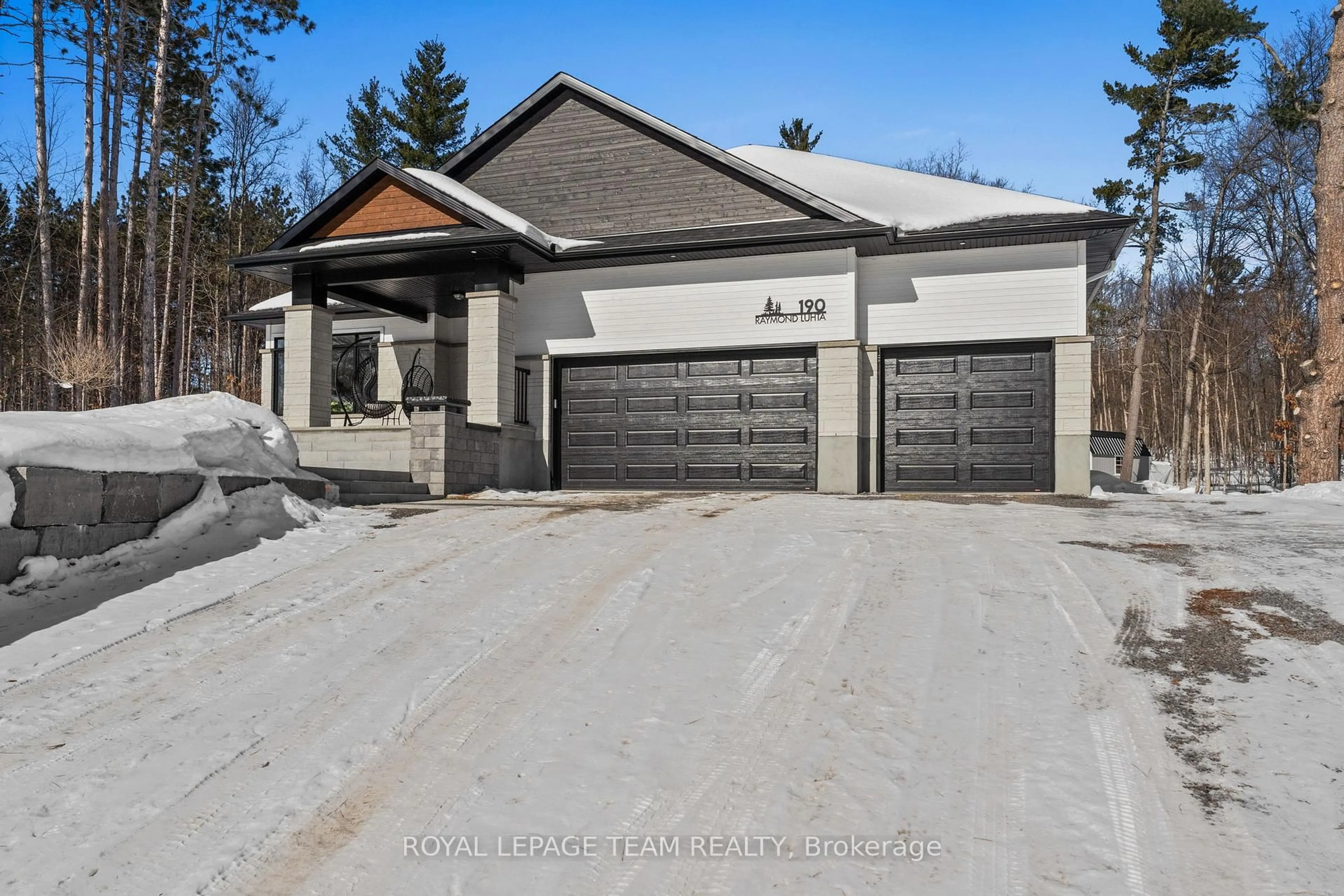 Indoor garage for 190 RAYMOND LUHTA Cres, Arnprior Ontario K7S 3G8