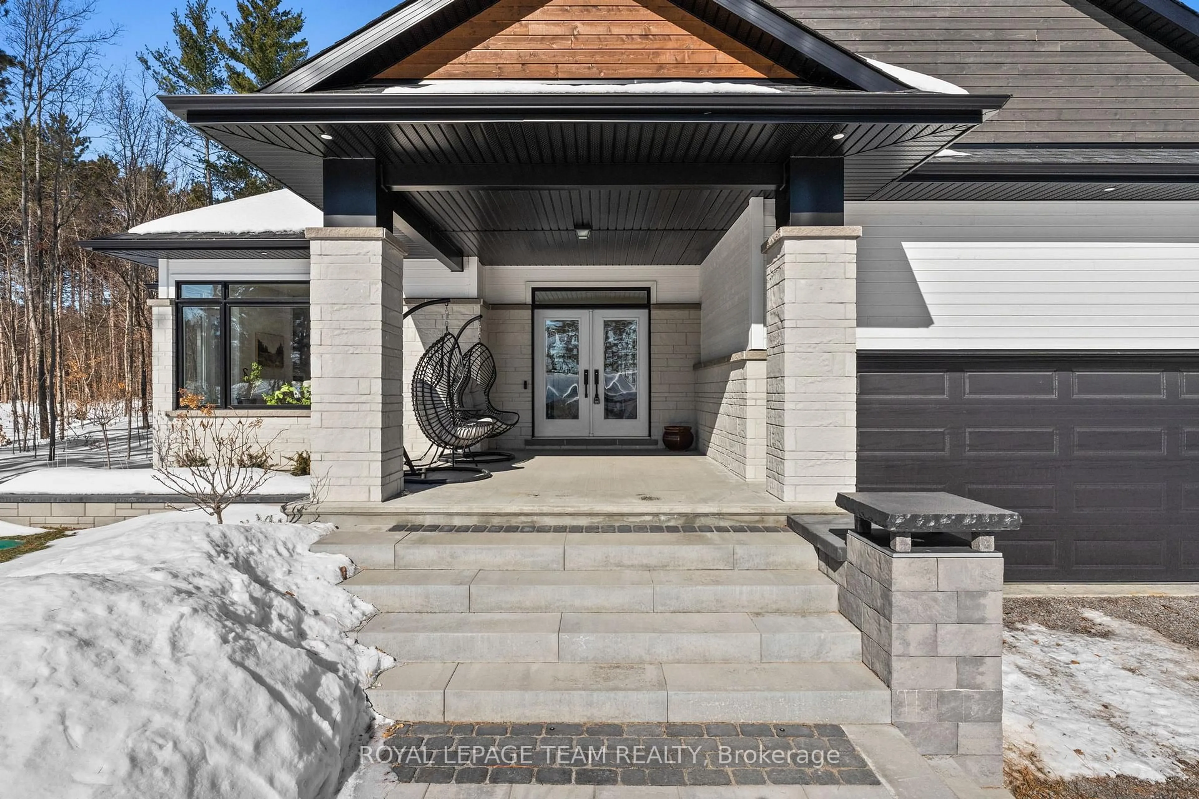 Indoor entryway for 190 RAYMOND LUHTA Cres, Arnprior Ontario K7S 3G8