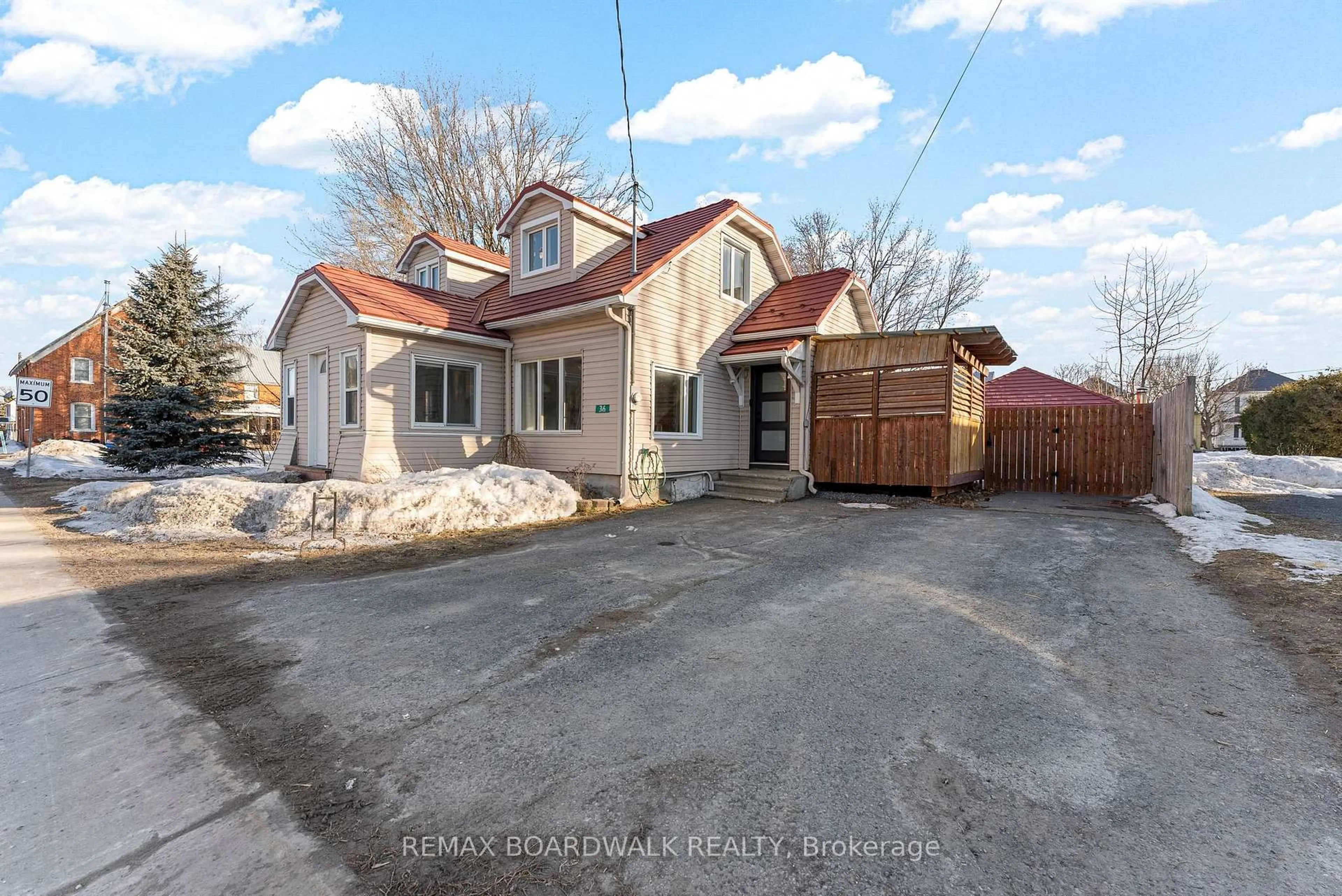 A pic from outside/outdoor area/front of a property/back of a property/a pic from drone, street for 36 Main St, North Stormont Ontario K0C 1K0