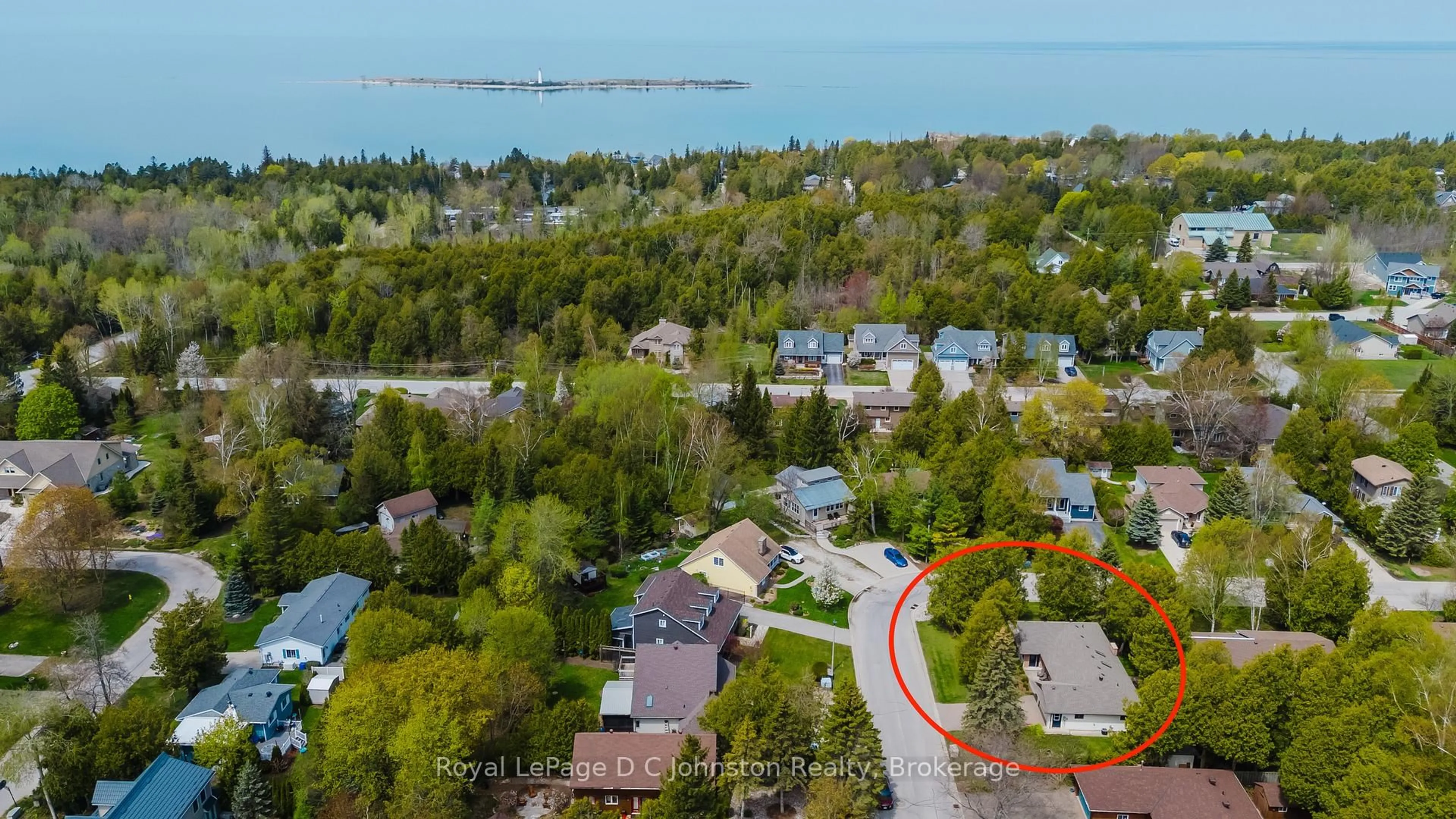A pic from outside/outdoor area/front of a property/back of a property/a pic from drone, water/lake/river/ocean view for 30 Cedar Bush Dr, Saugeen Shores Ontario N0H 2L0
