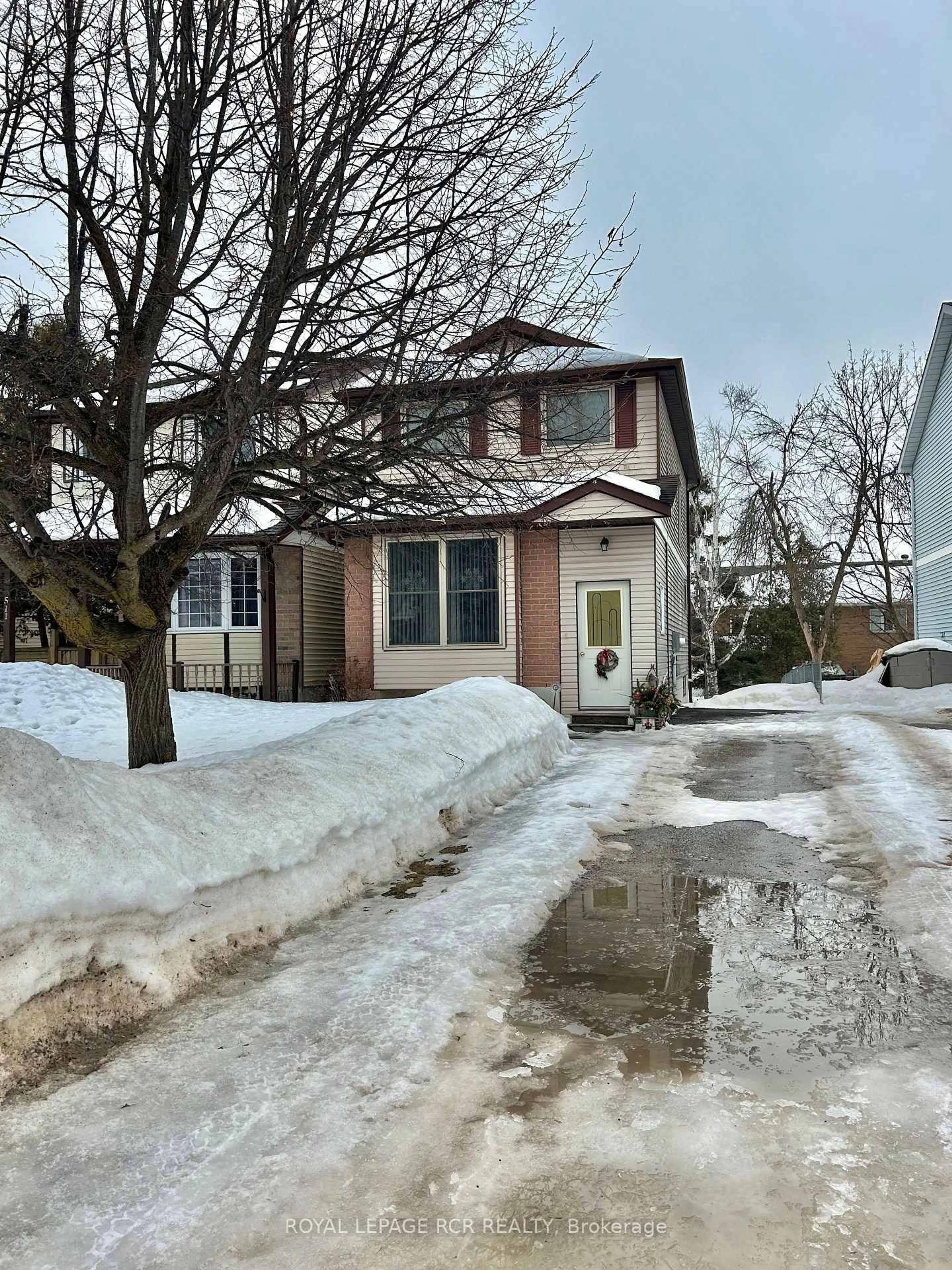 A pic from outside/outdoor area/front of a property/back of a property/a pic from drone, street for 509 Pineview Gdns, Shelburne Ontario L0N 1S2