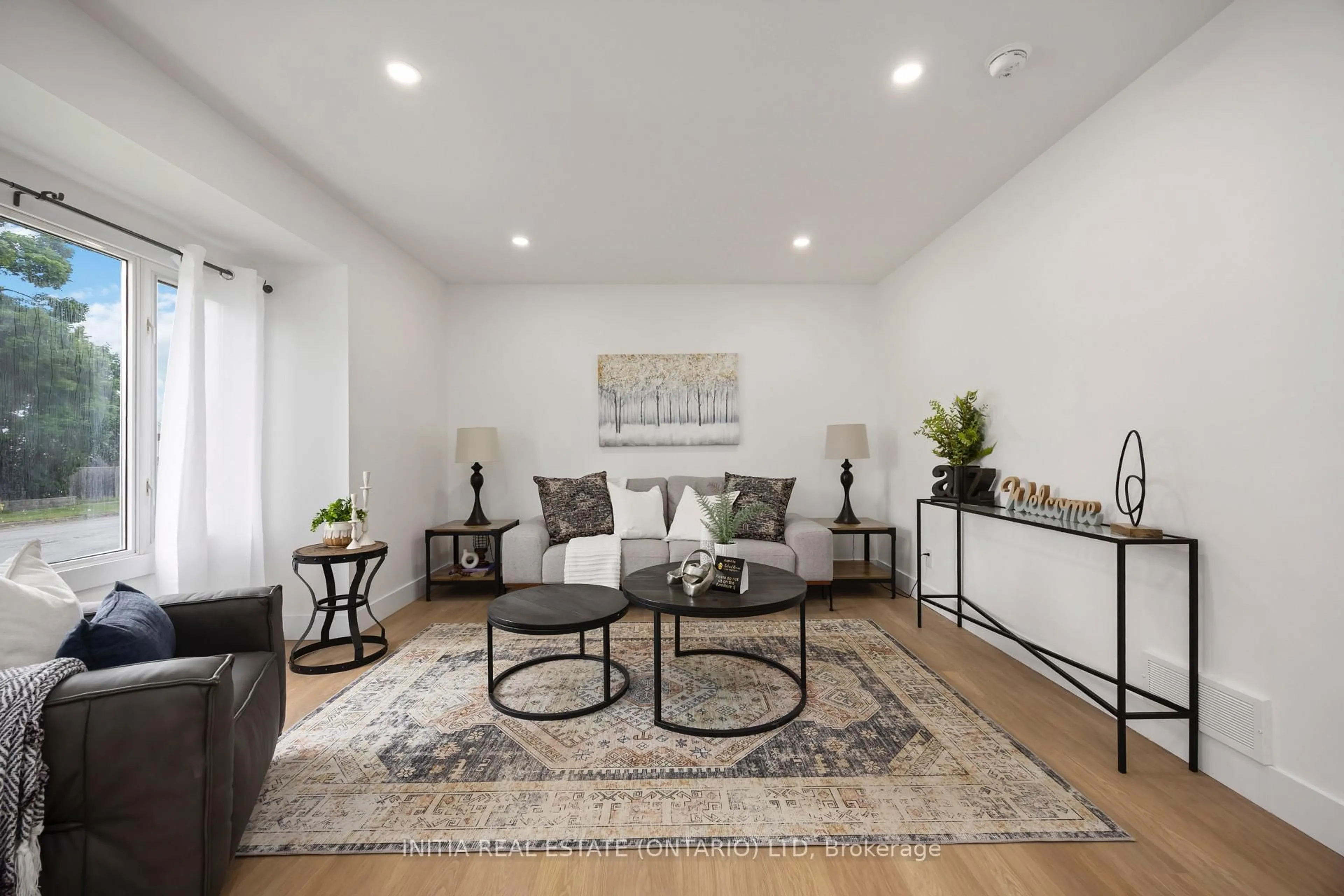 Living room with furniture, unknown for 136 Chestnut Ave, Sarnia Ontario N7T 4L8