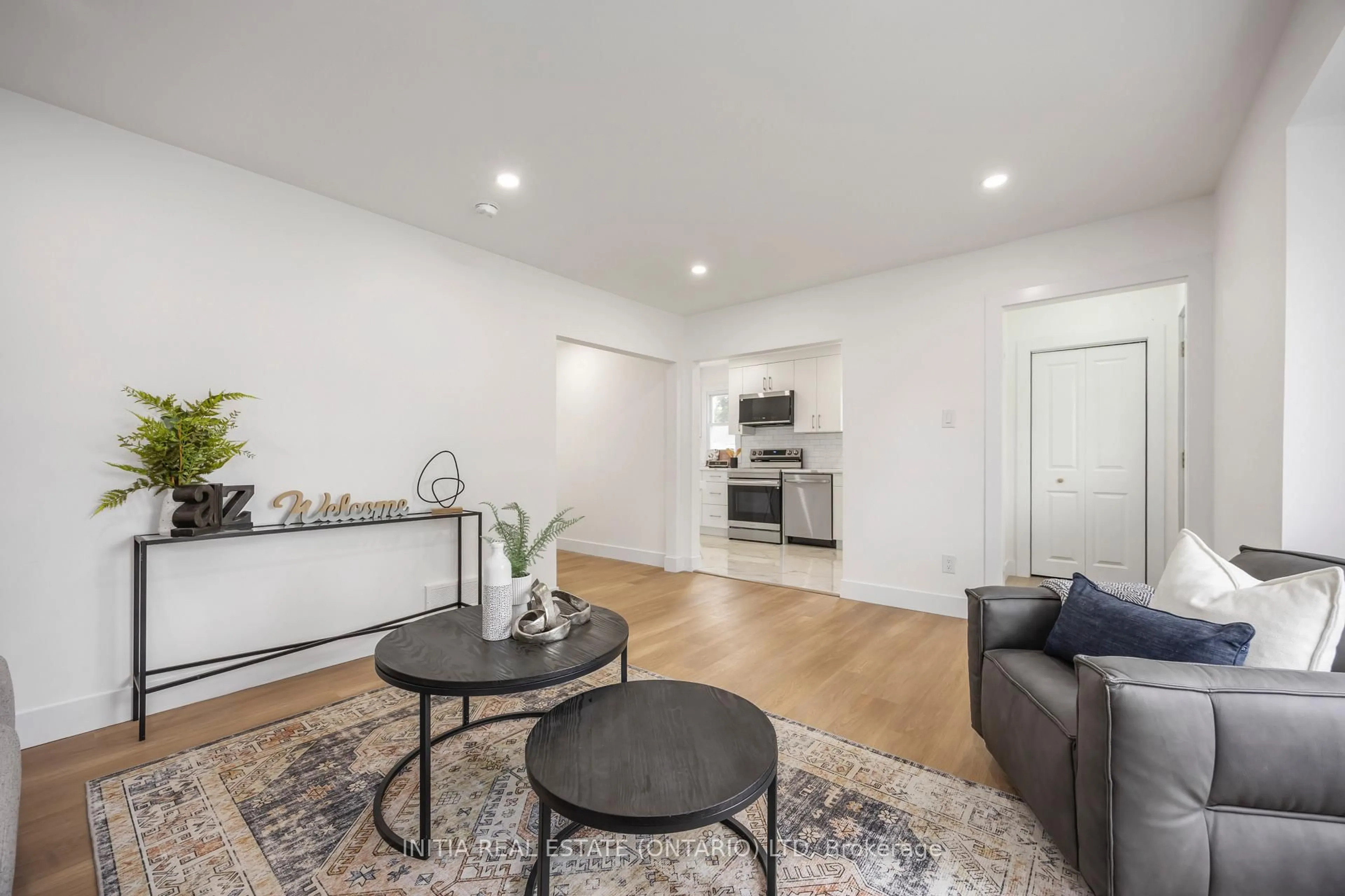 Living room with furniture, unknown for 136 Chestnut Ave, Sarnia Ontario N7T 4L8