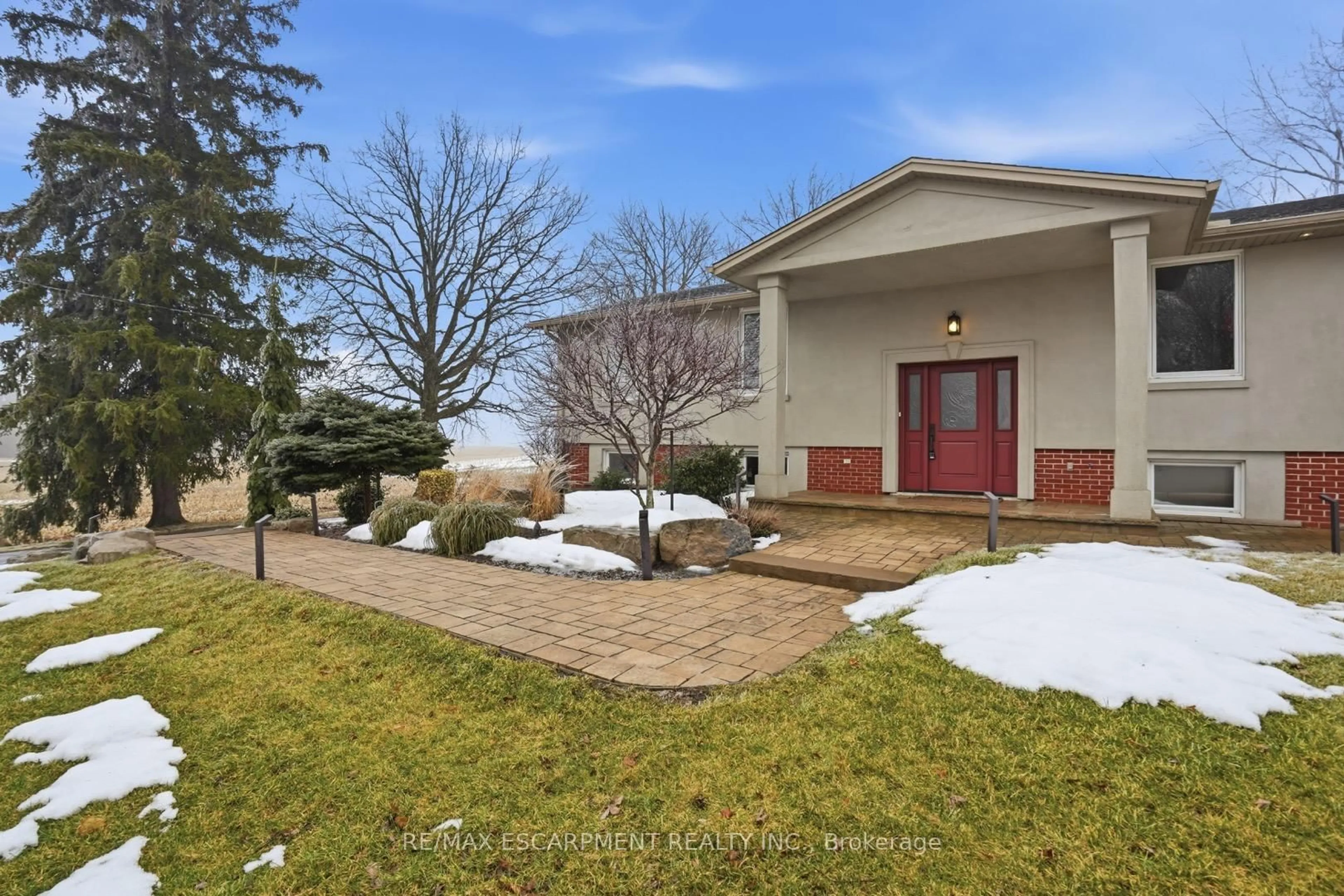 A pic from outside/outdoor area/front of a property/back of a property/a pic from drone, unknown for 9389 Chippewa Rd, Hamilton Ontario L0R 1W0