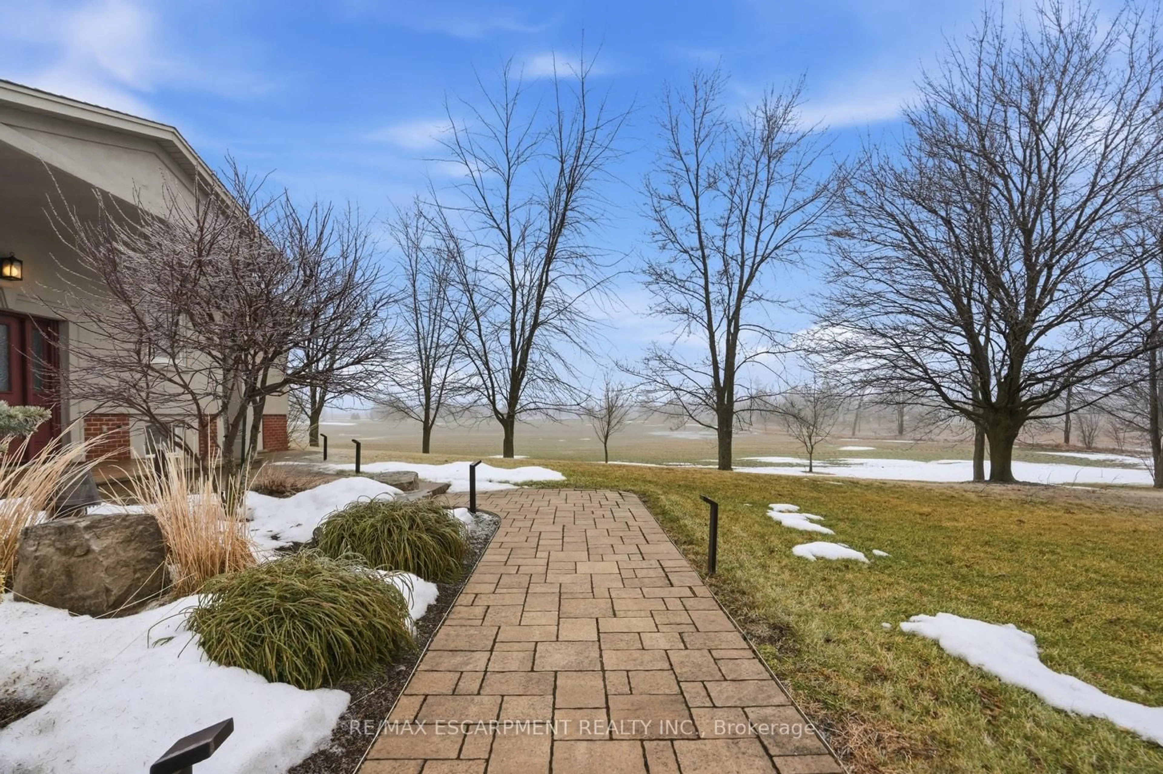 Patio, street for 9389 Chippewa Rd, Hamilton Ontario L0R 1W0