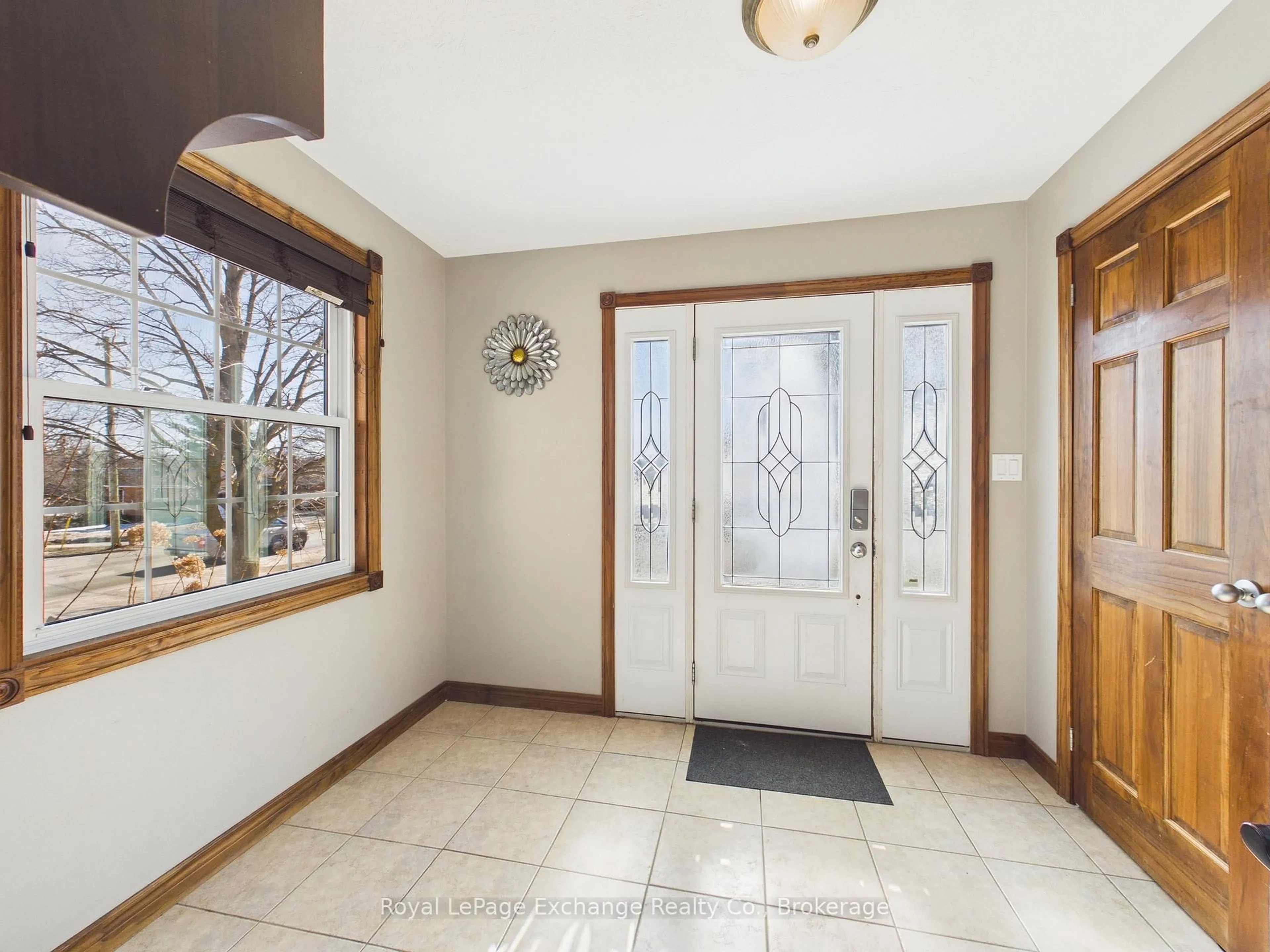 Indoor entryway for 651 Wheeler St, Huron-Kinloss Ontario N0G 2H0