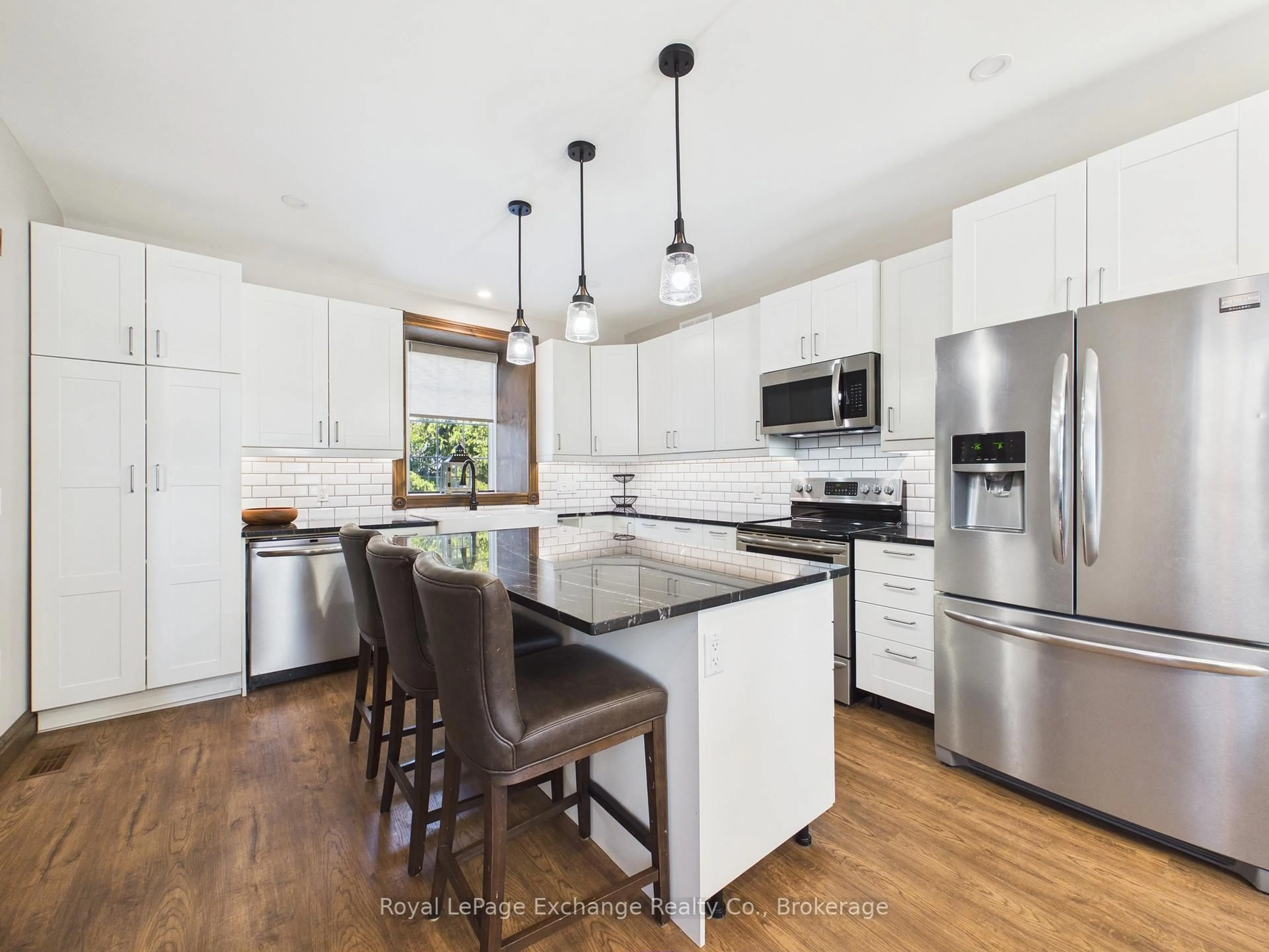 Contemporary kitchen, unknown for 651 Wheeler St, Huron-Kinloss Ontario N0G 2H0